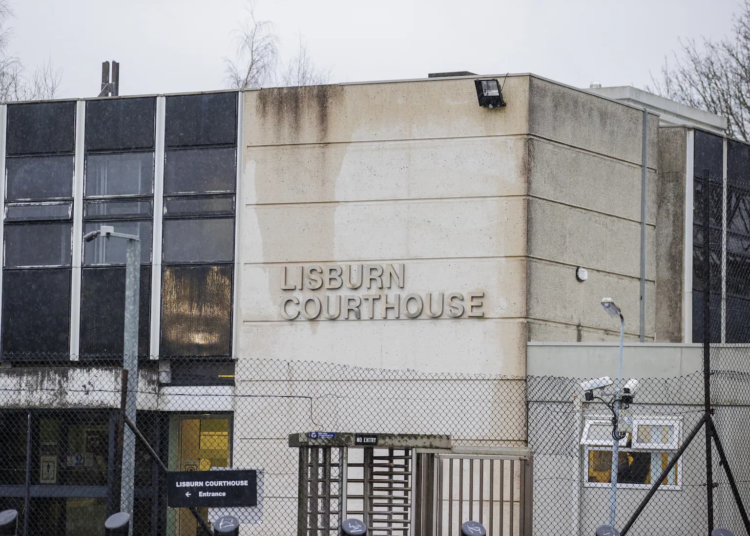 Male defendant who prefers female pronouns facing charges over refusal to pay for nail extensions and assault on mother