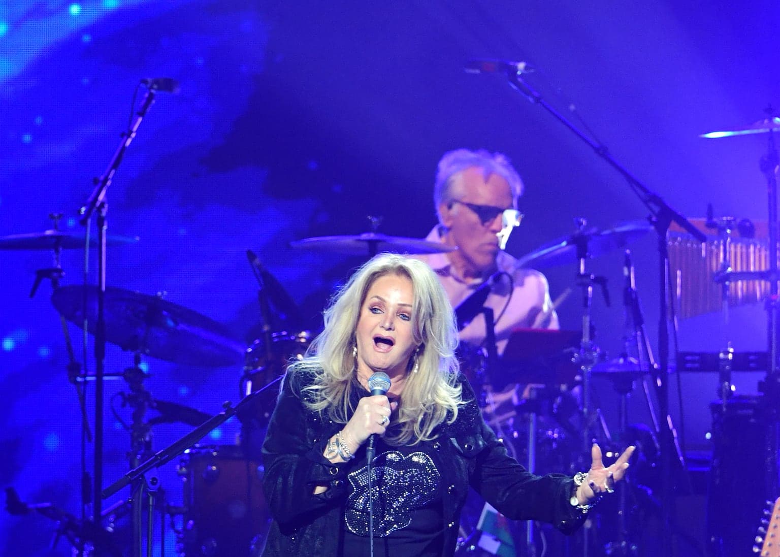Fans travel from across UK and arrive hours early for Bonnie Tyler funeral
