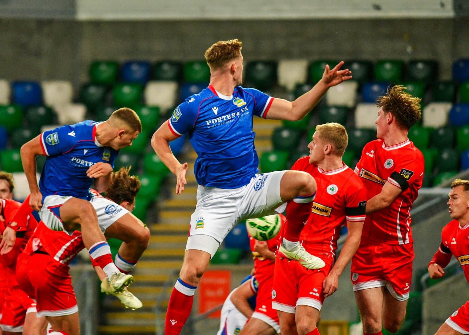 Ethan McGee’s header sees Linfield edge out Cliftonville to give the Reds their first loss of the season