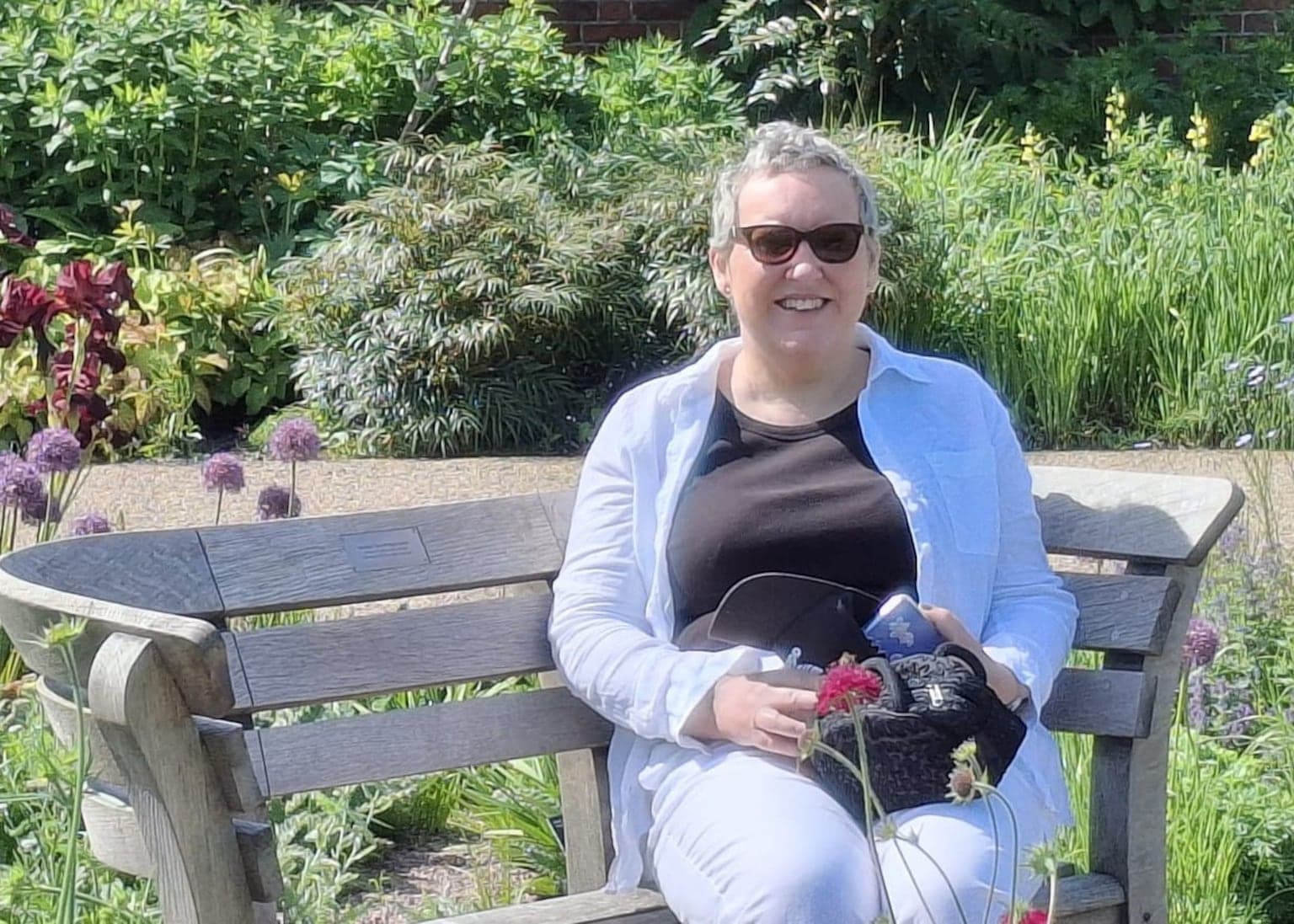 Woman becomes first to receive pioneering new cancer therapy - ITVX