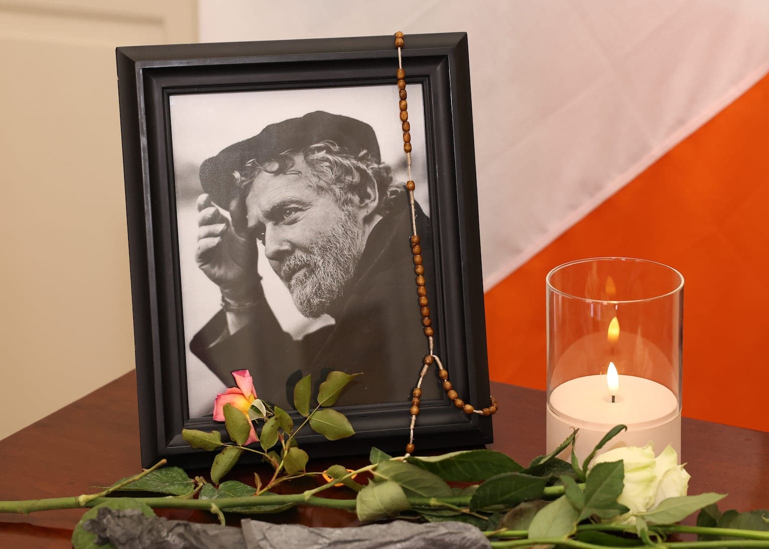 Public wake to be held for Glen Hansard in Dublin on Monday