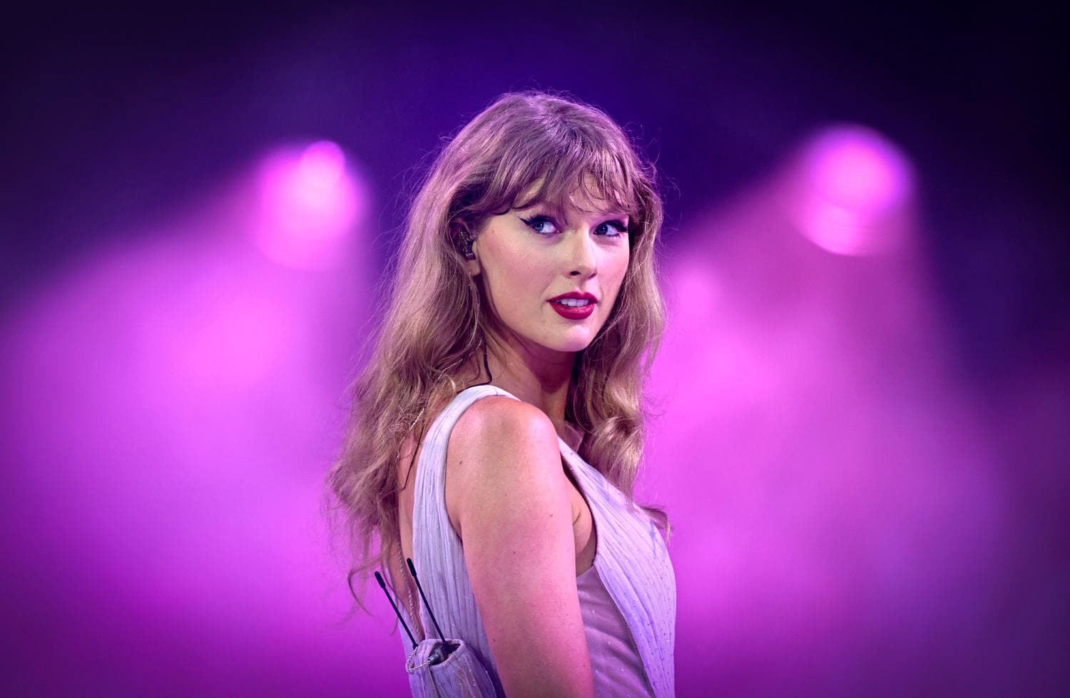 Taylor Swift donates $50,000 to a Rhode Island mother who was left seriously injured in car accident