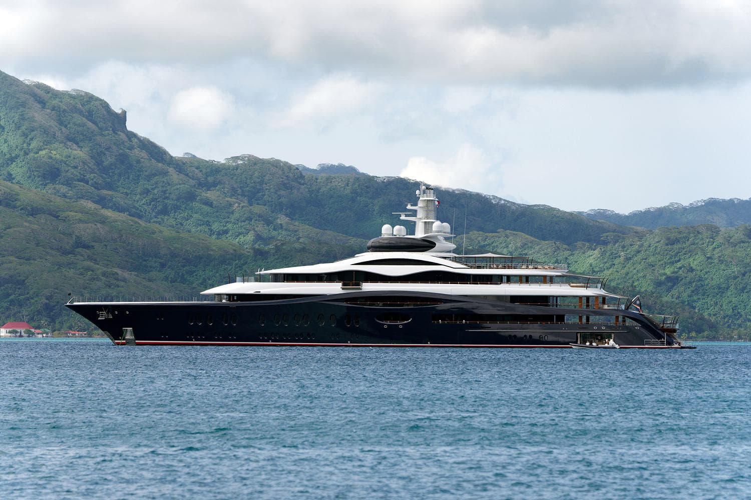 Did Mark Zuckerberg's Yacht Ignore Call for Help? What Coast Guard Says