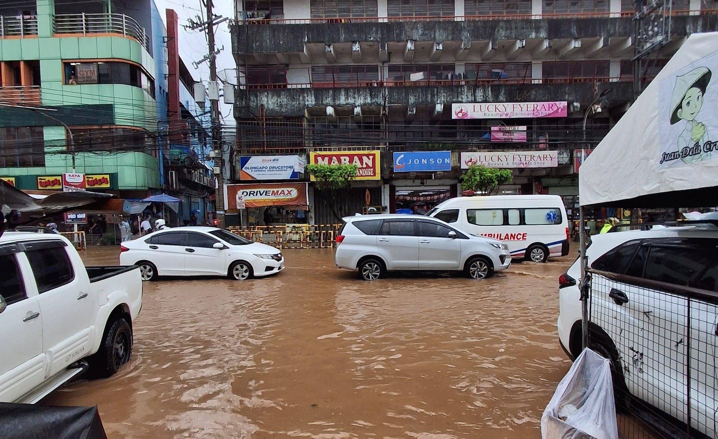 Floods hit several areas in Olongapo amid heavy rains