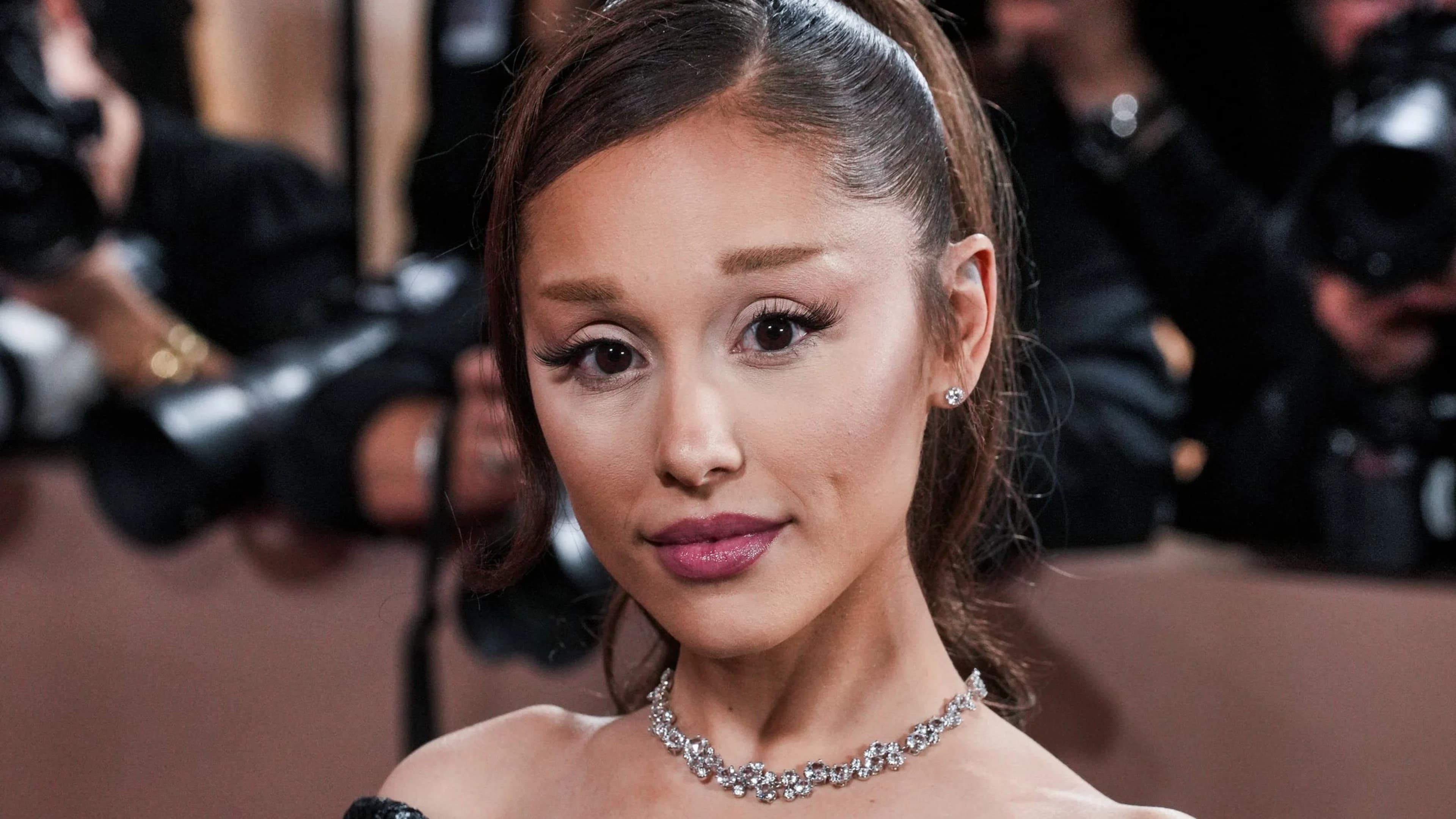 Ariana Grande forced to ditch high heels for final London shows after injury