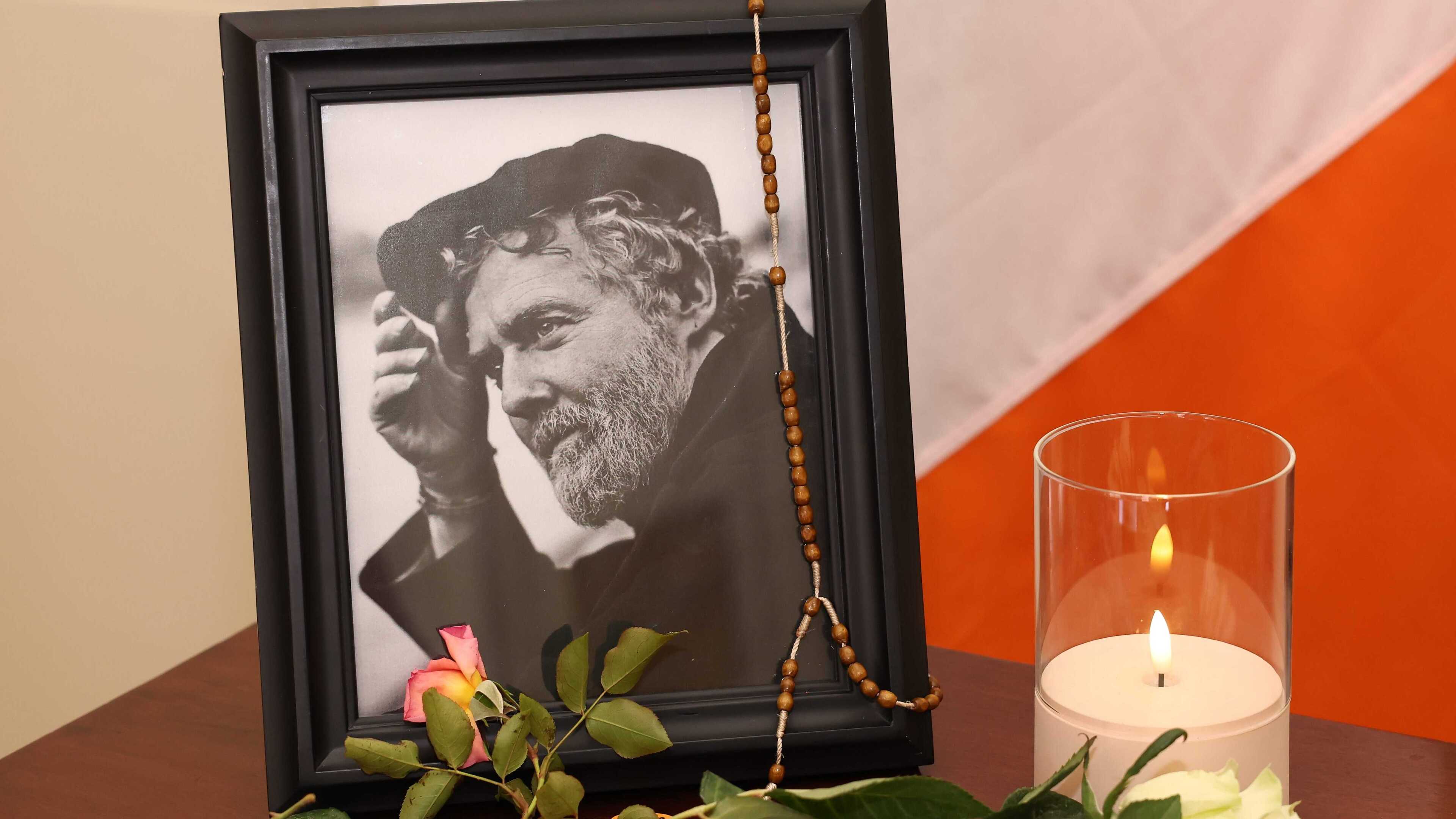 Public wake to be held for Glen Hansard in Dublin on Monday