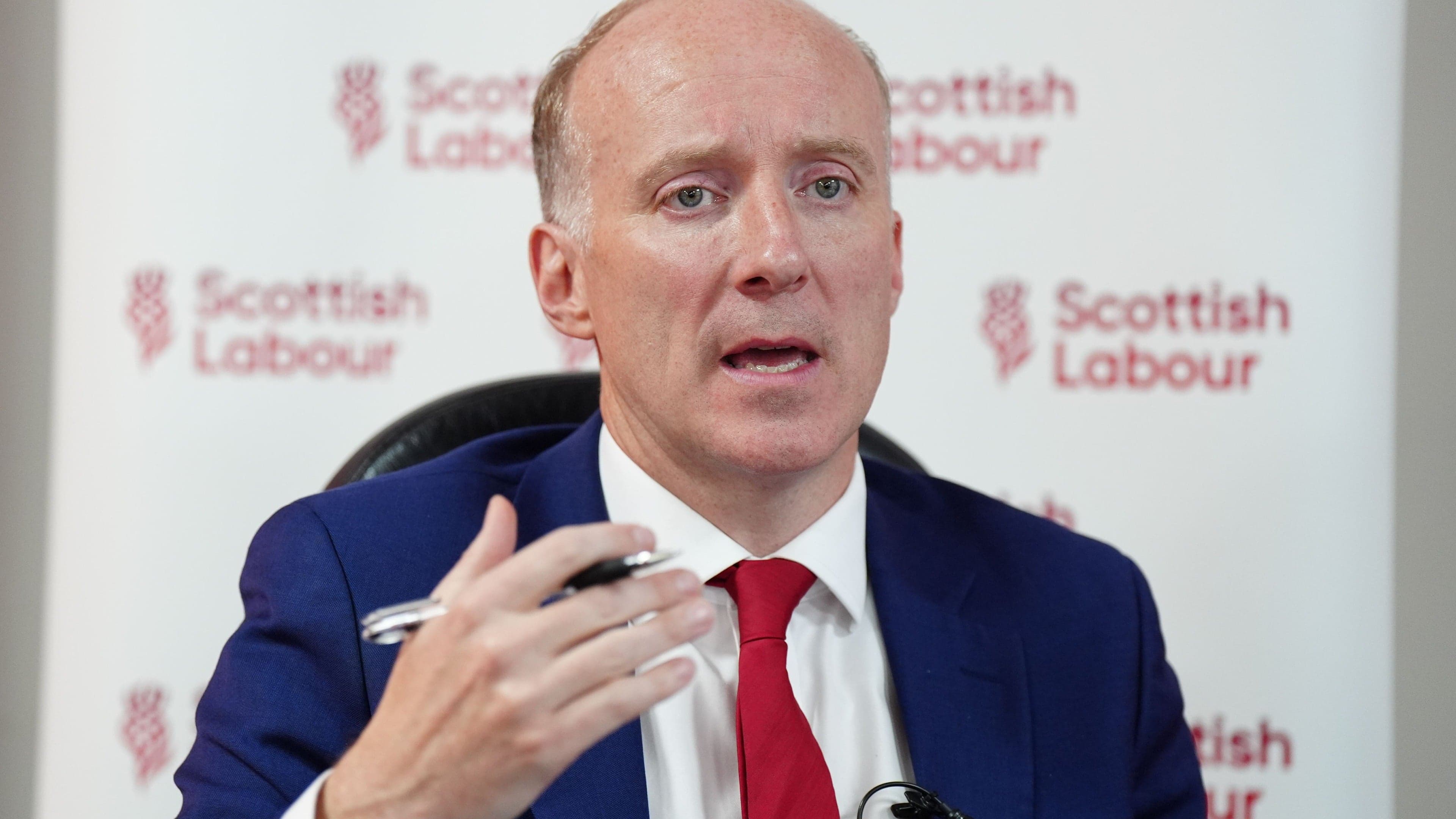 Labour leadership hopeful speaks out about dying mother’s ‘fear’ in shared ward