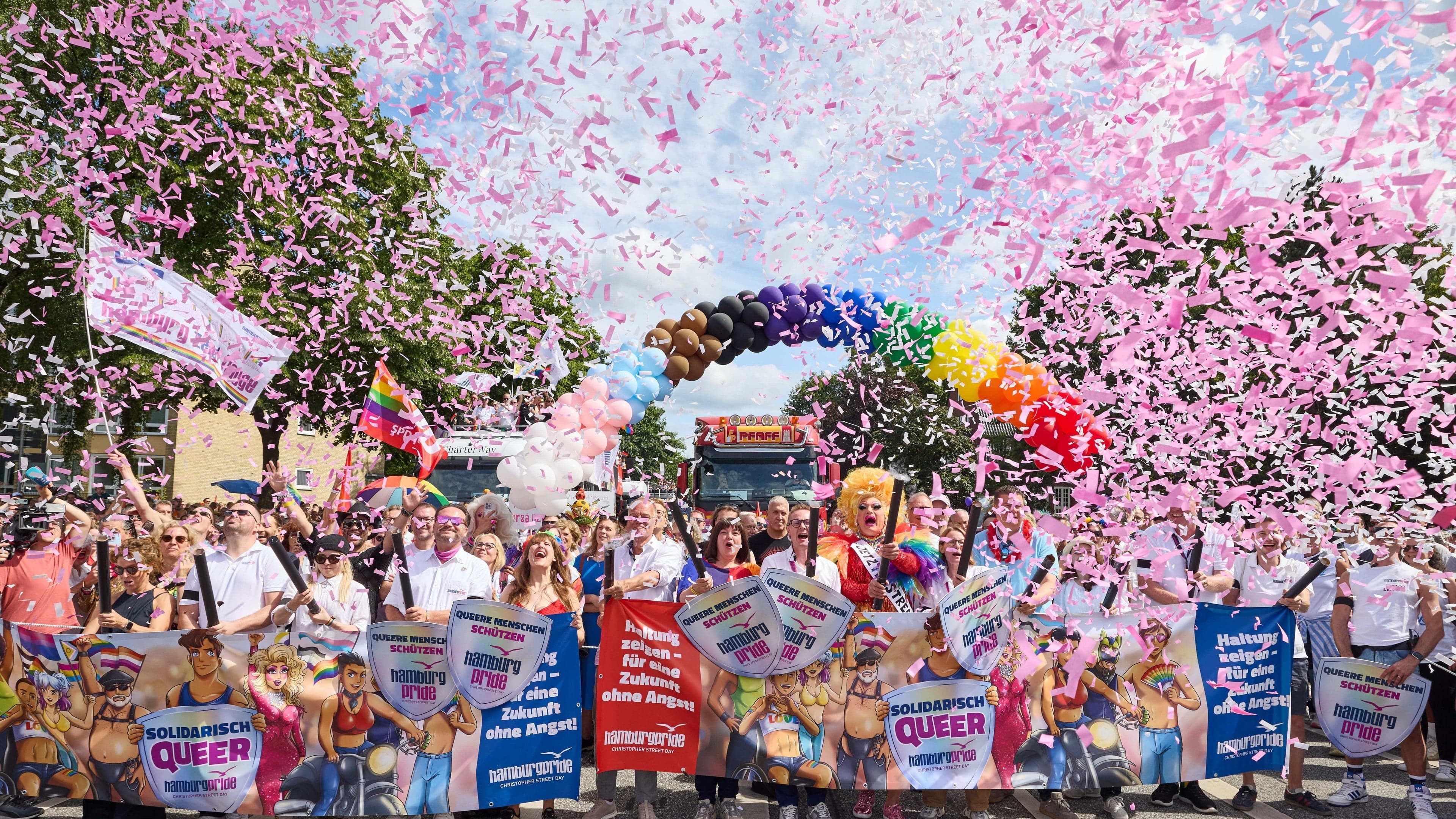 Hamburg Pride under way with increased security after fatal attack in Berlin