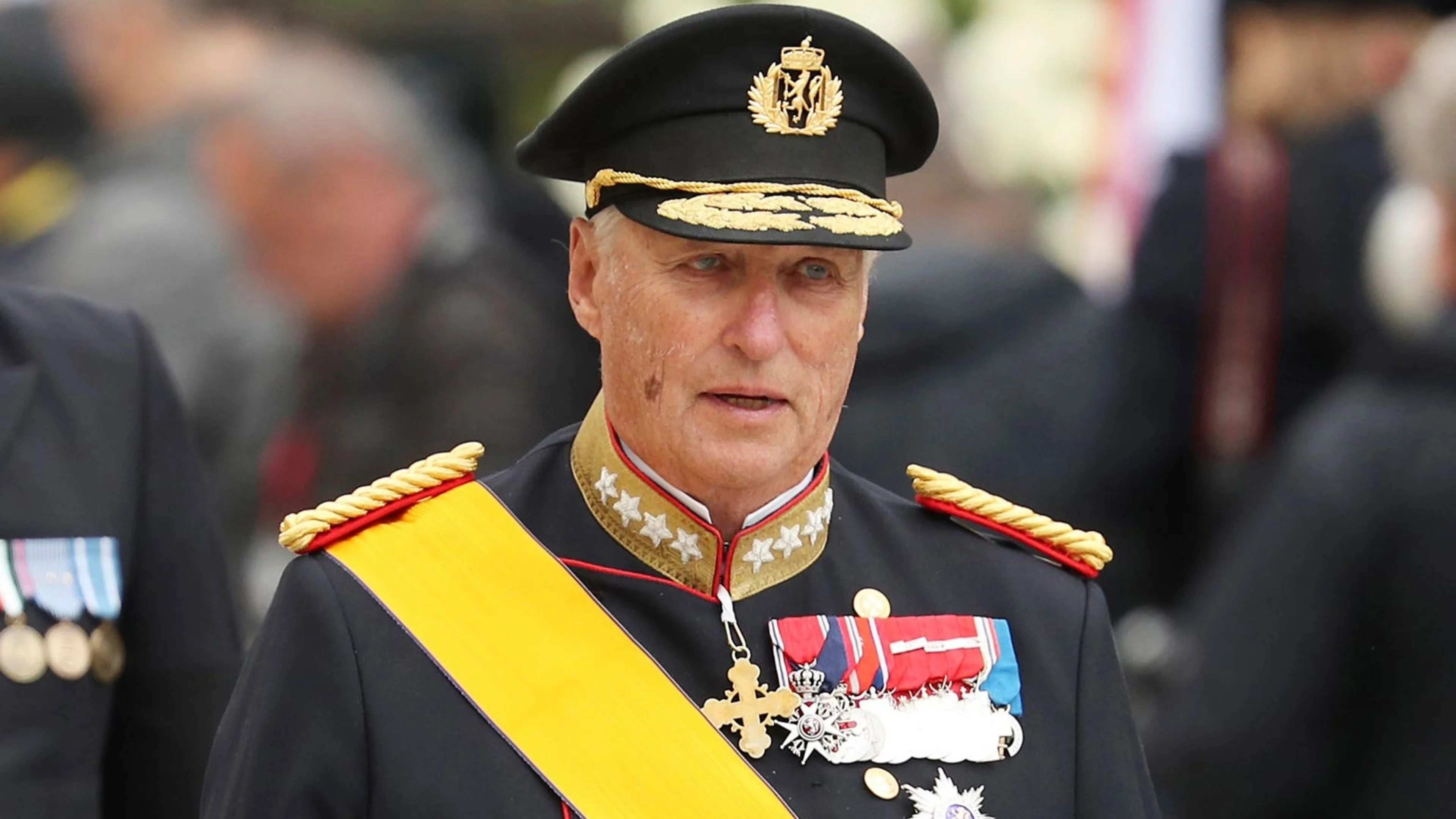 Norwegians line up at churches for emotional memorials remembering King Harald V