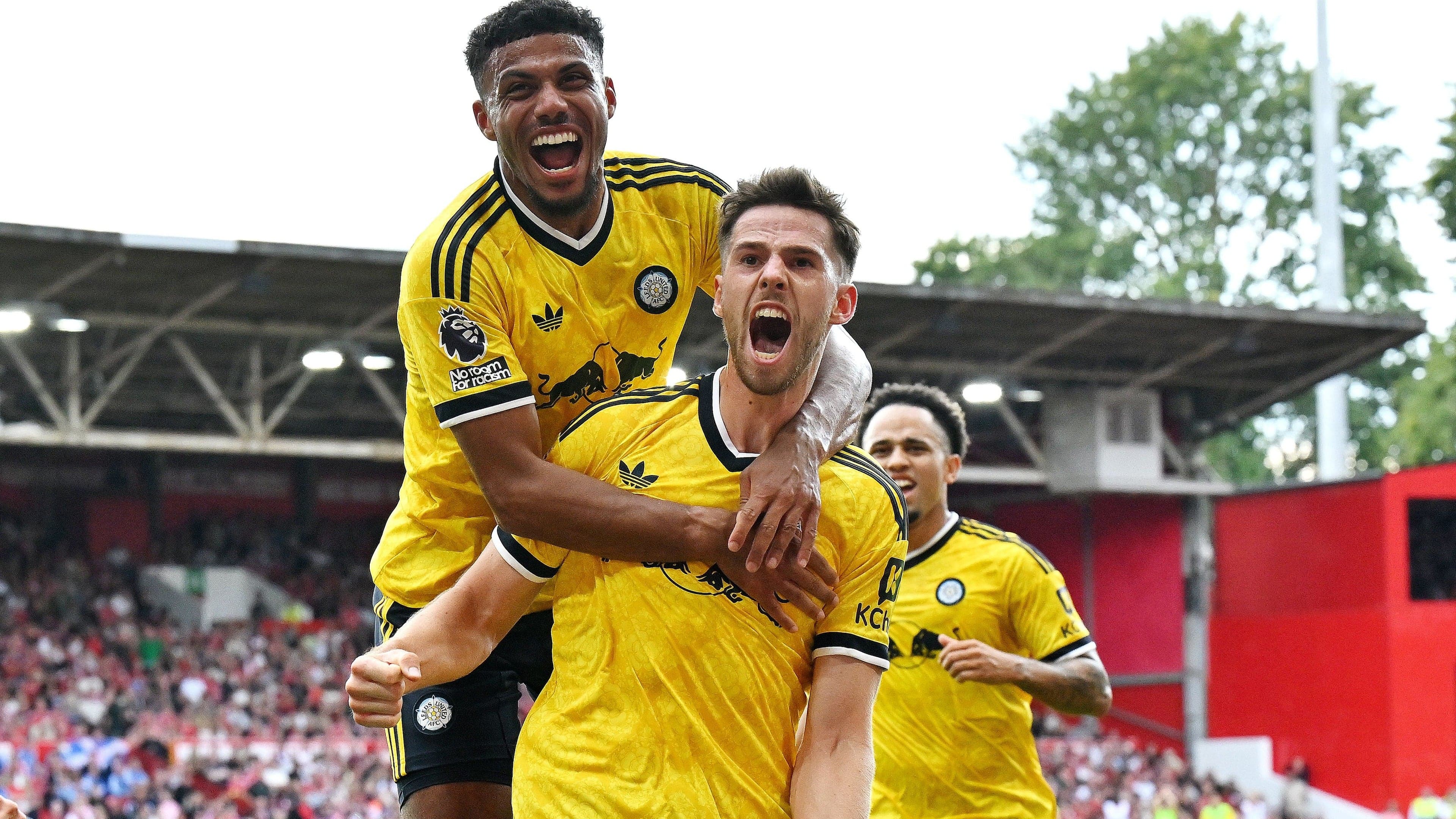 Burger king Anton Stach serves up set-piece special to lift Leeds at City Ground