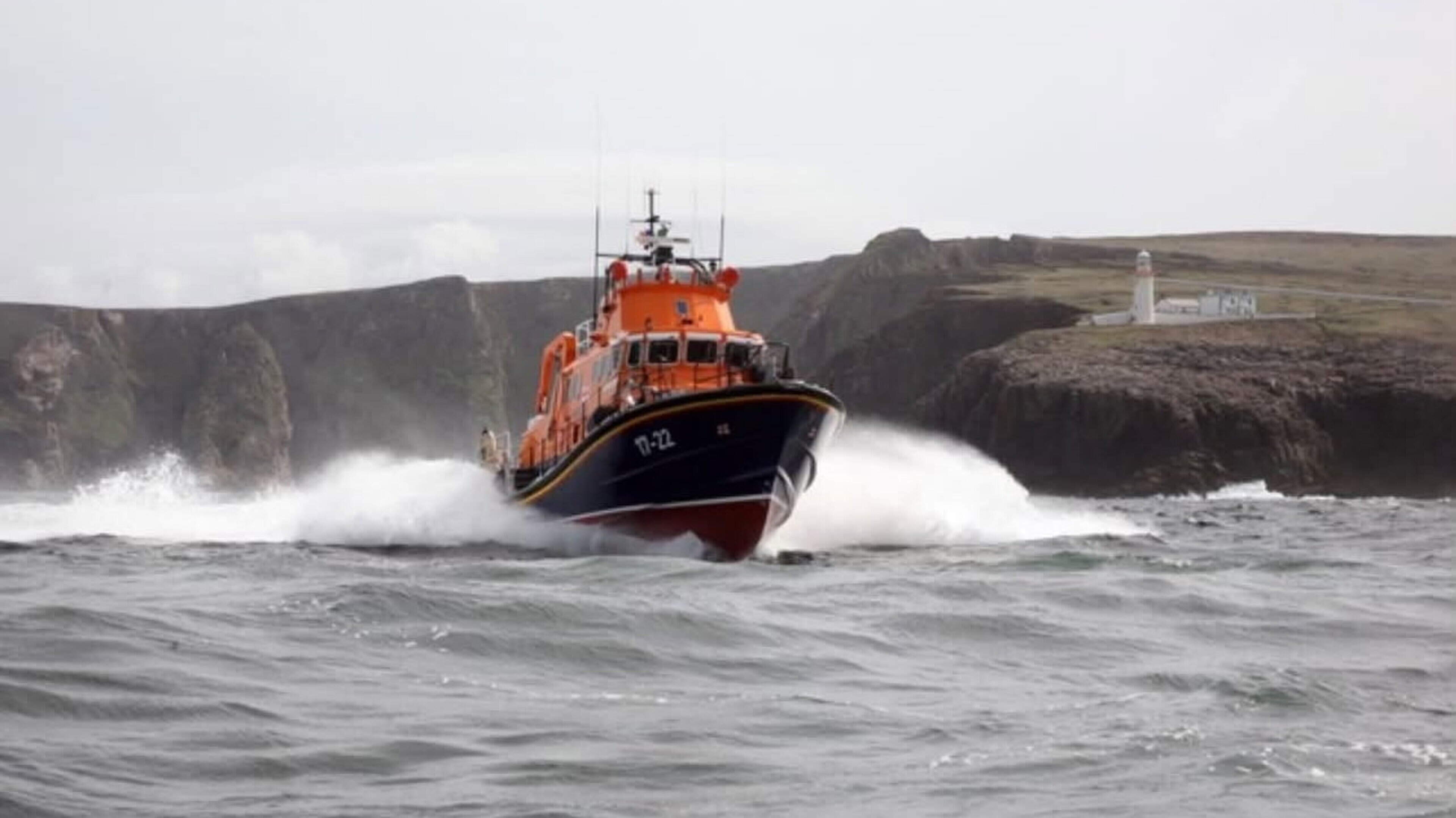 Donegal RNLI crew makes overnight rescue of six paddleboarders who became stranded on rocks