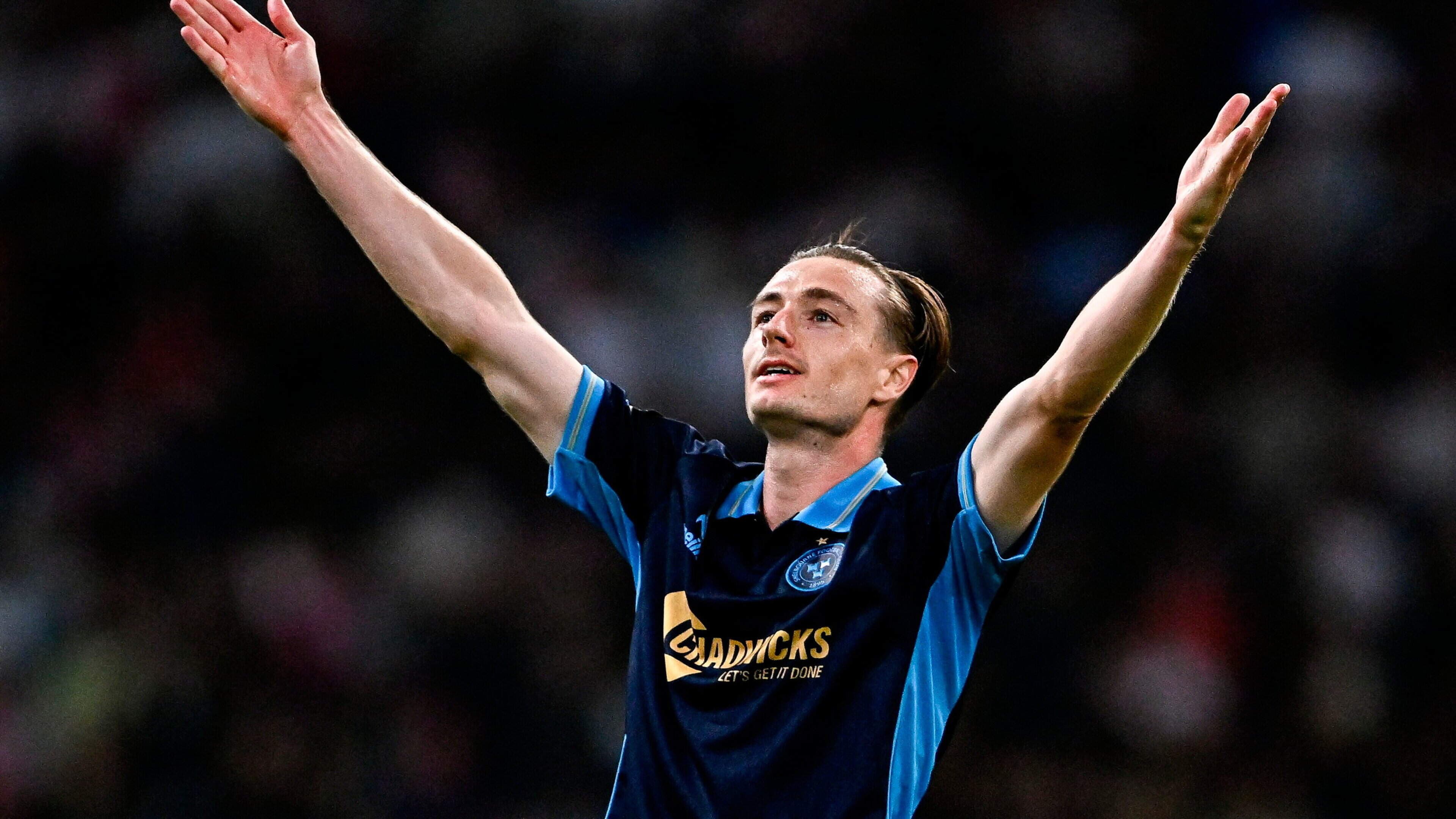 Late Daniel Kelly goal atones for earlier errors from Shelbourne as Ajax cruise to victory in Amsterdam