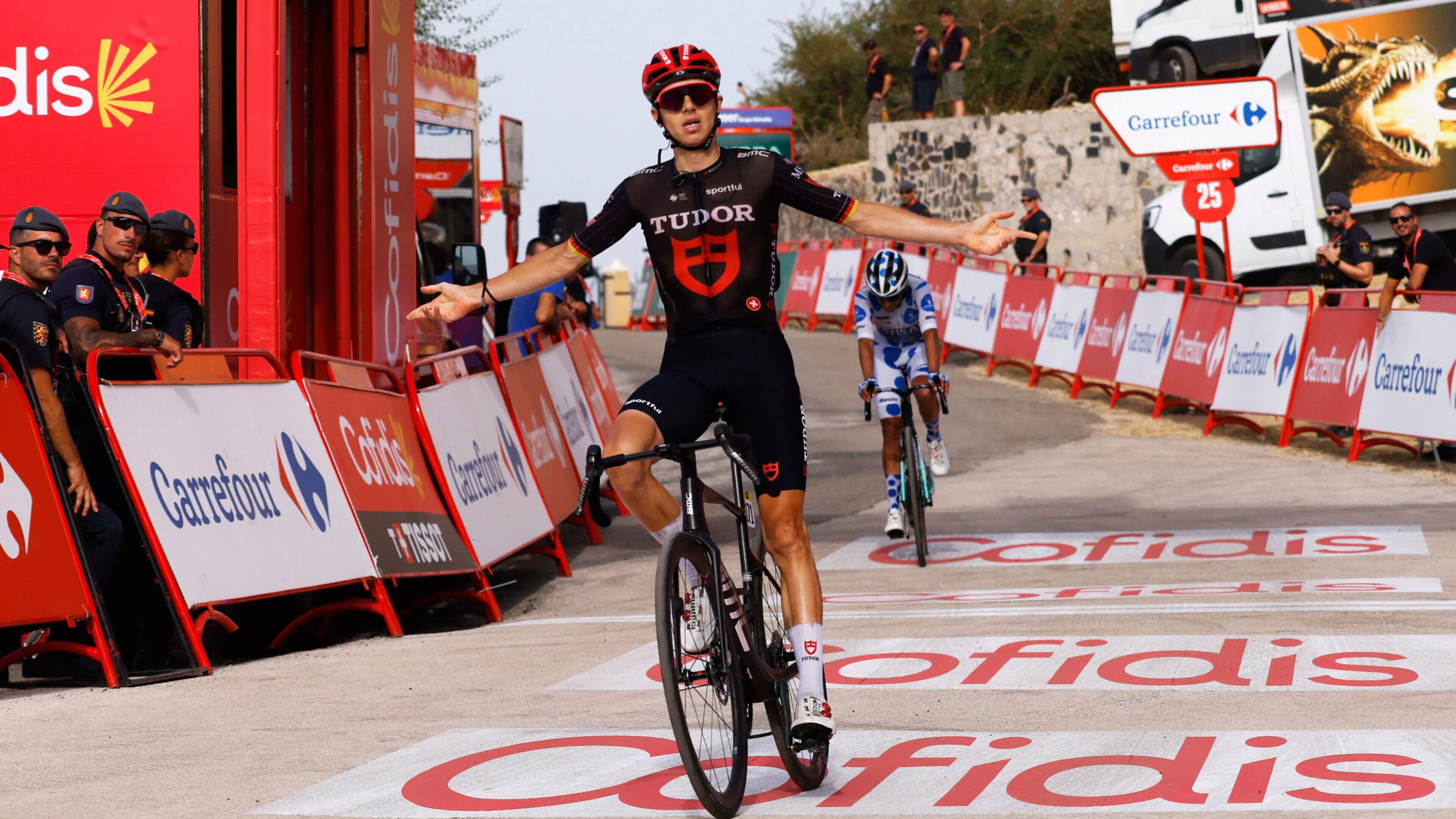 Brenner climbs to victory on Stage 14 of La Vuelta, as Mas retains overall lead