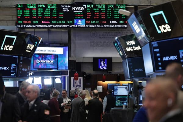 Dow jumps 200 points as Treasury unveils bond-buyback plan