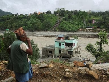 Nepal flood: Death toll tops 1,000 as rescue continues