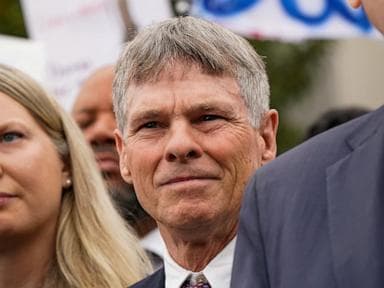 Judge dismisses Reflecting Pool vandalism case against former Olympian David Hearn