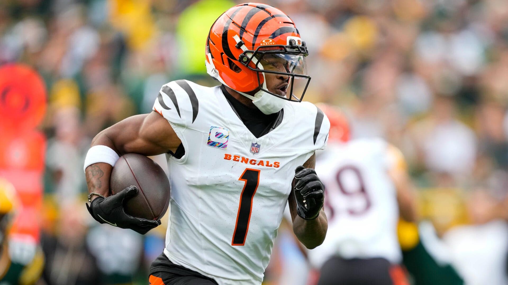 Ja'Marr Chase Limps off Practice Field With Apparent Injury