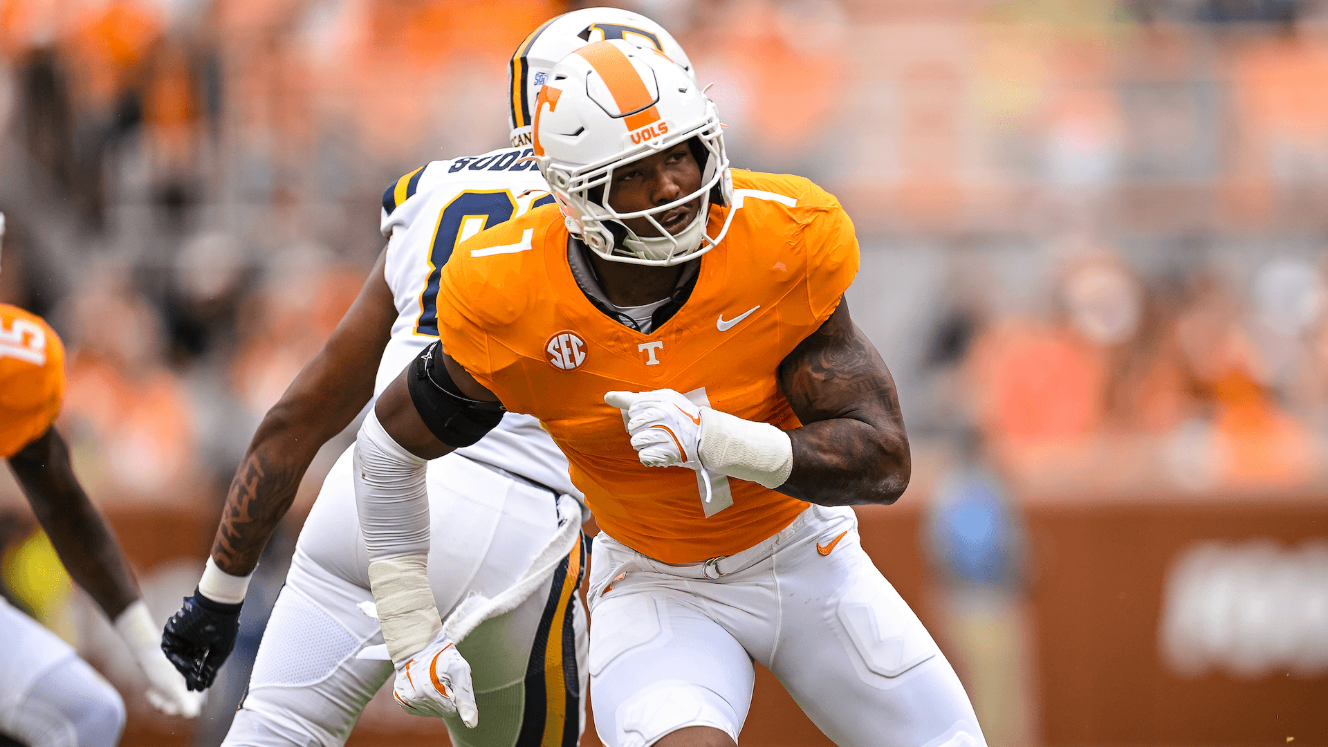 NCAA suspends Tennessee linebacker Arion Carter for two games tied to $427 flight