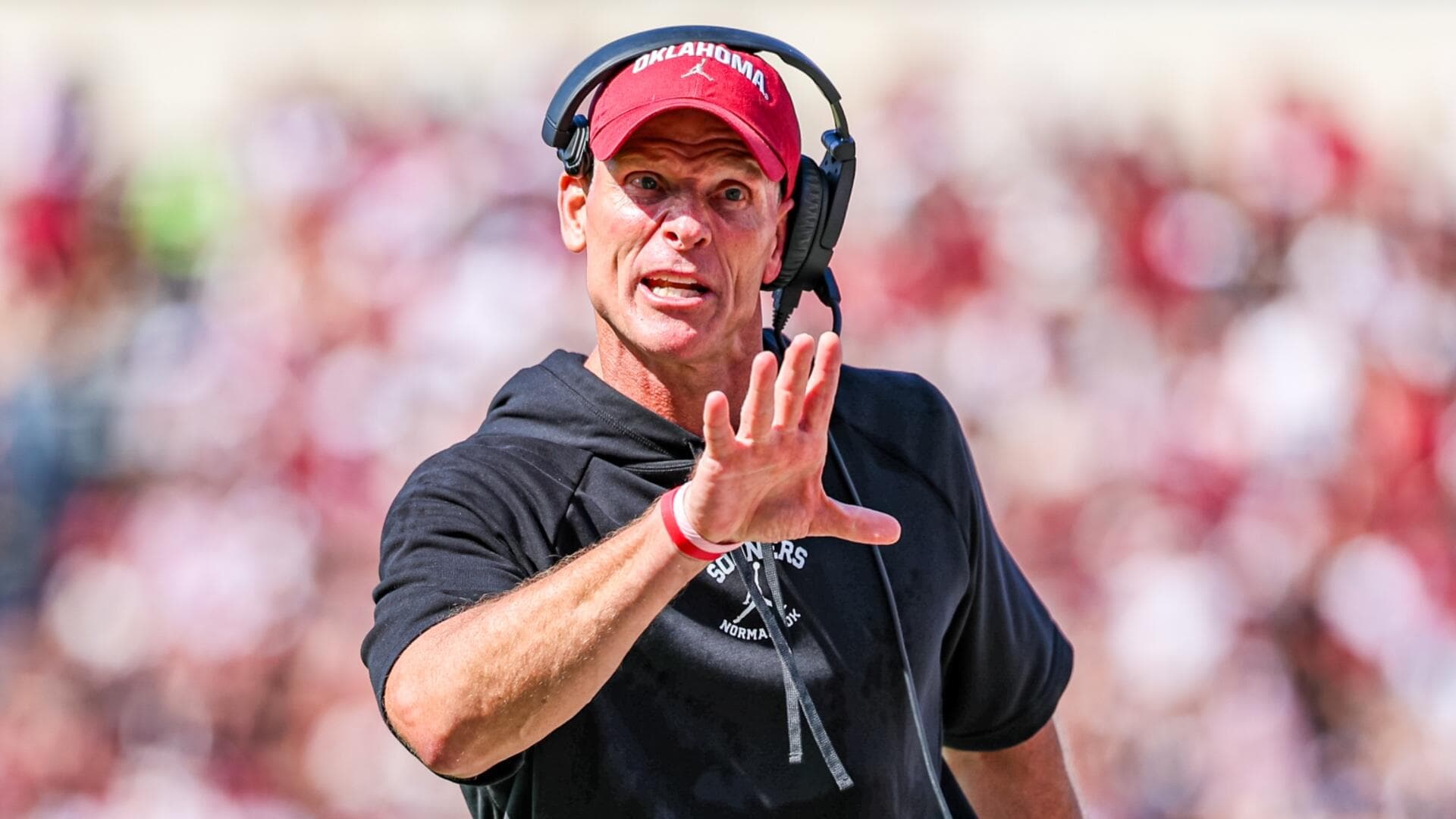 Venables agrees to 2-year contract extension after leading Oklahoma to College Football Playoff