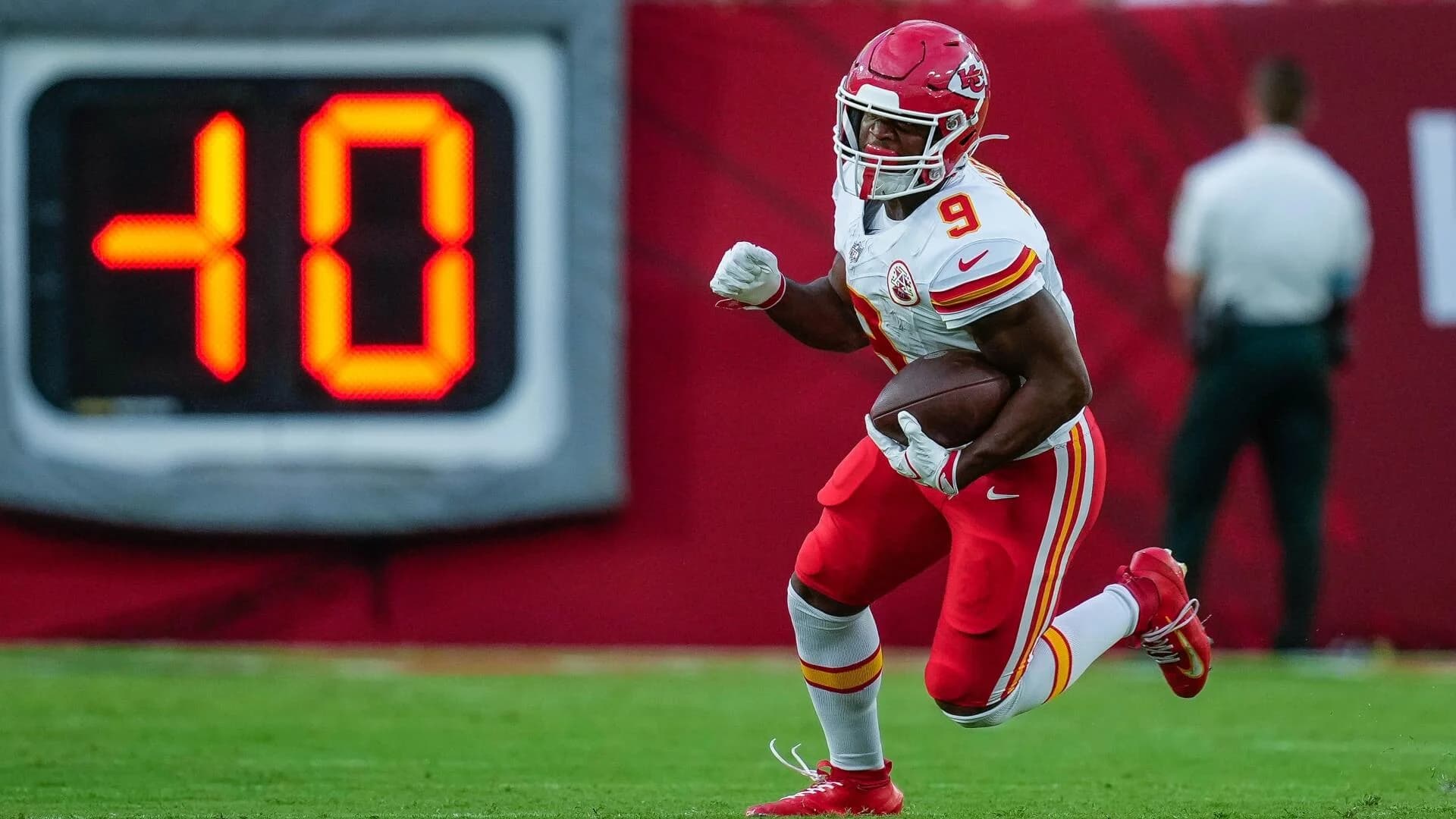Fantasy football rankings 2026: Top sleepers, breakouts, busts from model that hit Daniel Jones' surprise year