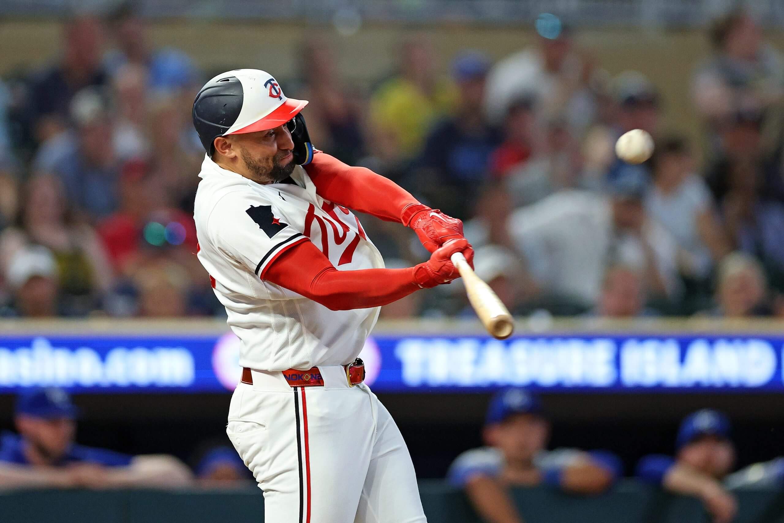 Twins' Royce Lewis hits walk-off triple on night Byron Buxton leaves with injury