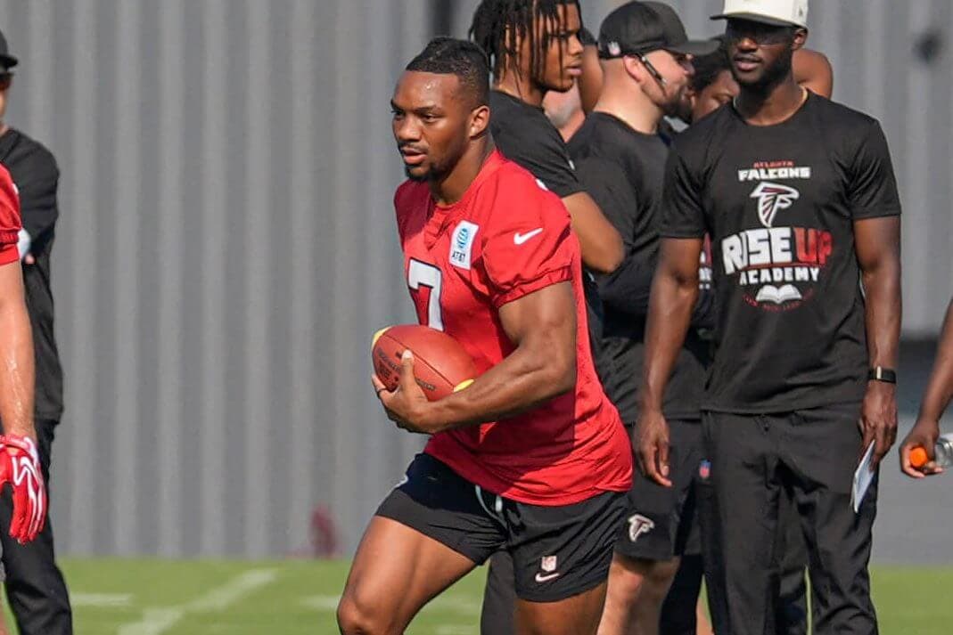Falcons RB Bijan Robinson Opens up on Talks With Jahmyr Gibbs During Hold-Ins