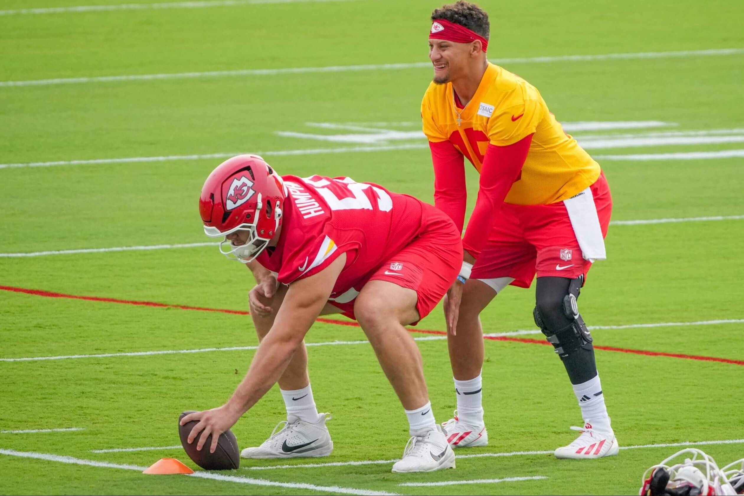 Chiefs' Patrick Mahomes says he sometimes forgets he's playing on surgically repaired knee