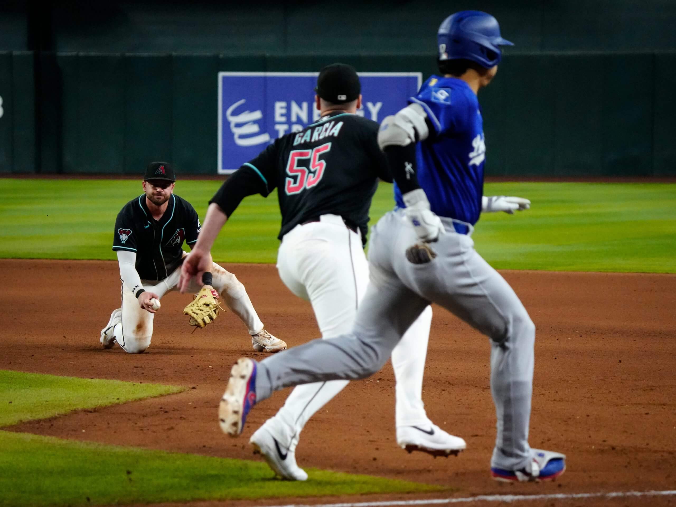 Dodgers survive another blown save, snap their longest losing skid since 2017
