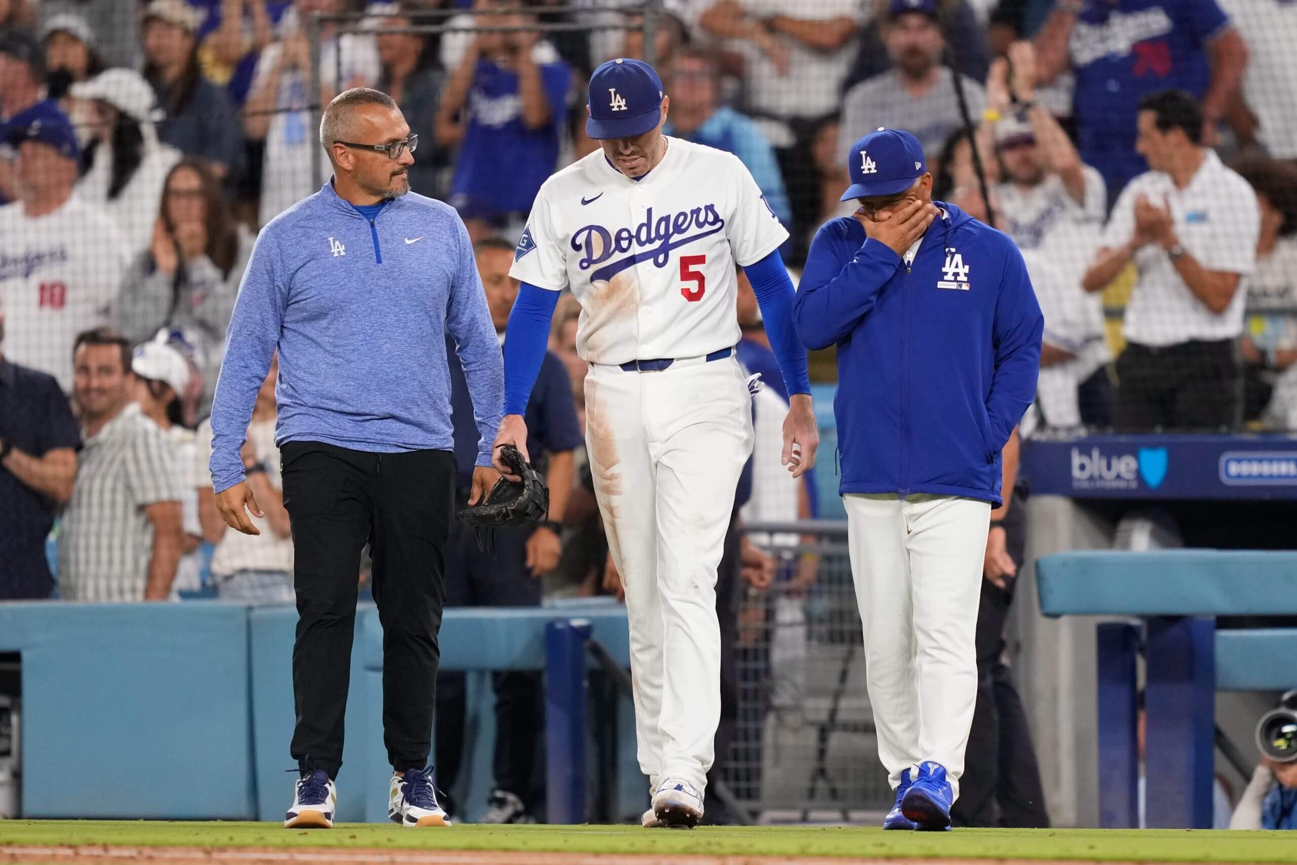 Dodgers' Freddie Freeman exits early after dugout tumble