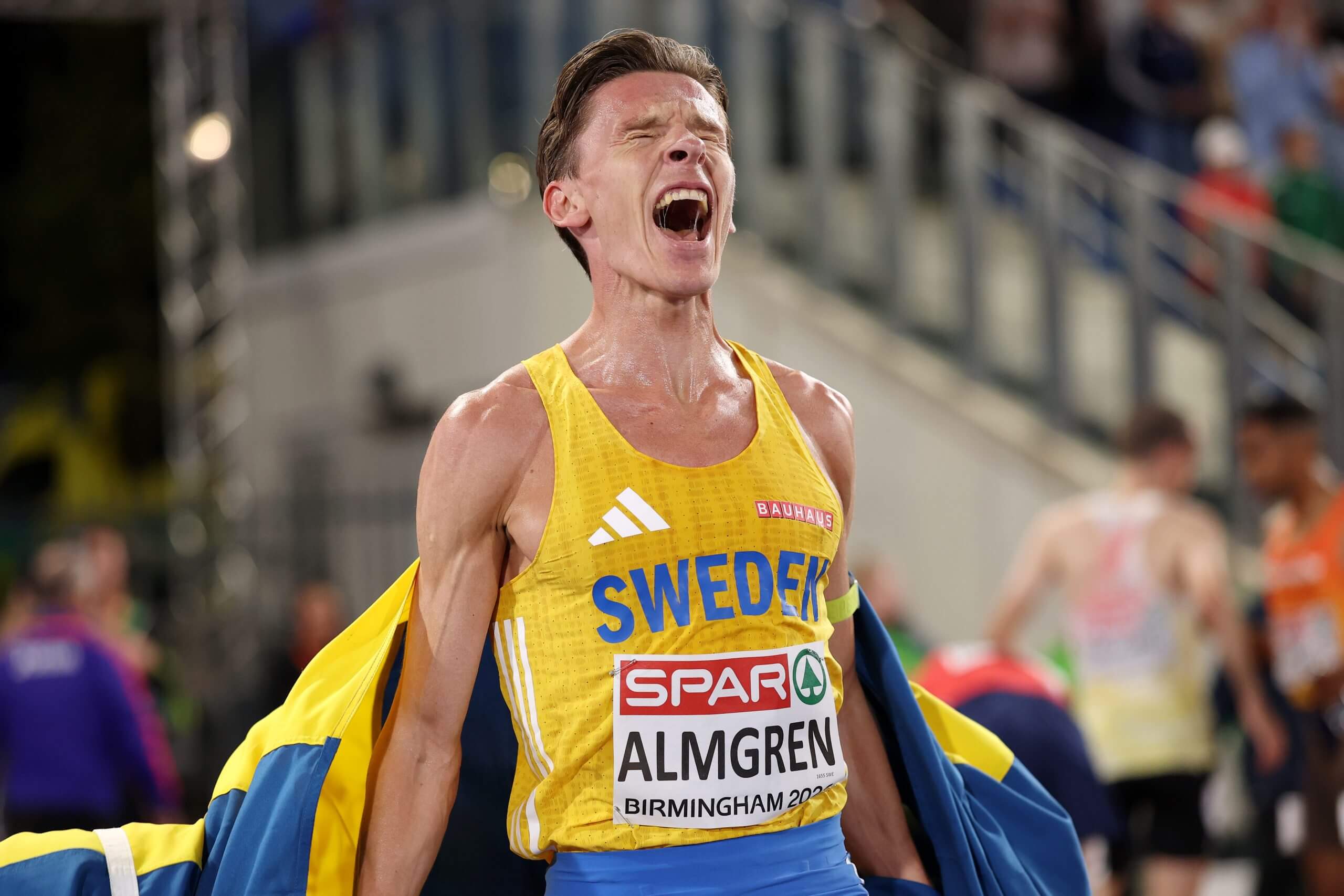 Andreas Almgren solos the men’s 10,000m to break 48-year-old European Championships record