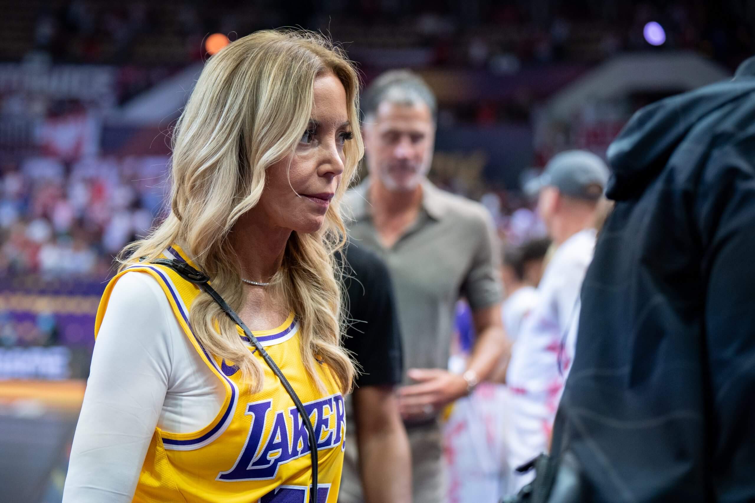 What we're hearing about the Buss family battle and Jeanie's Lakers future