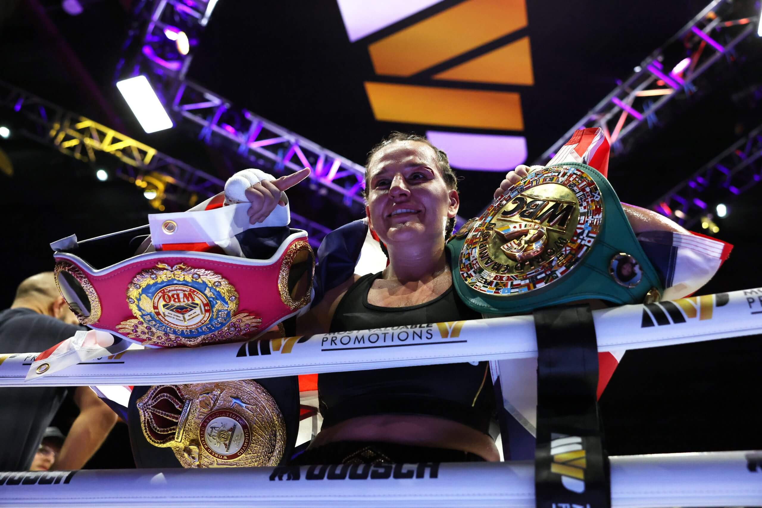 Chantelle Cameron defeats Mikaela Mayer to claim super-welterweight supremacy
