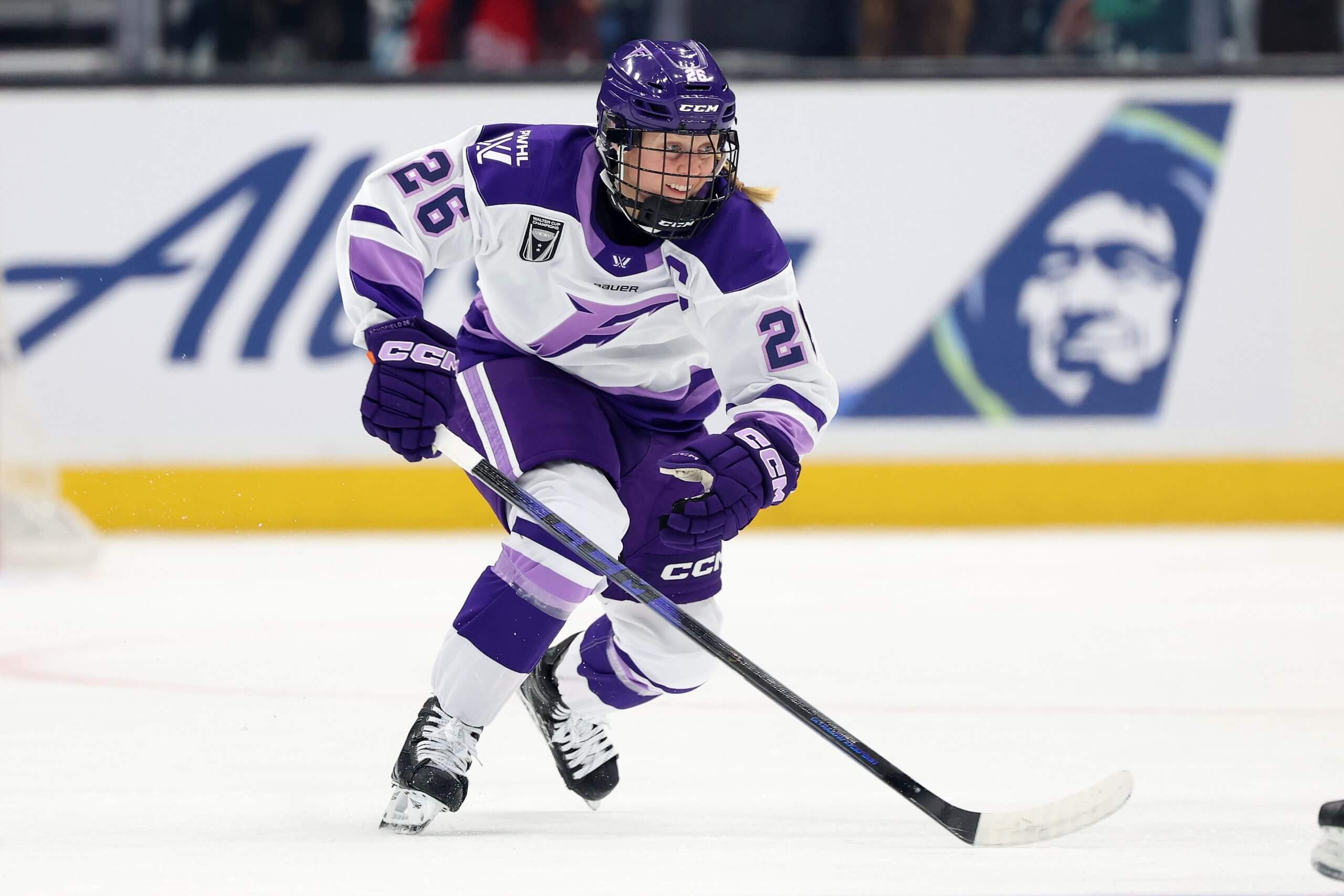 Coyne Schofield returns for 4th season in Minnesota after signing 2-year contract with Frost