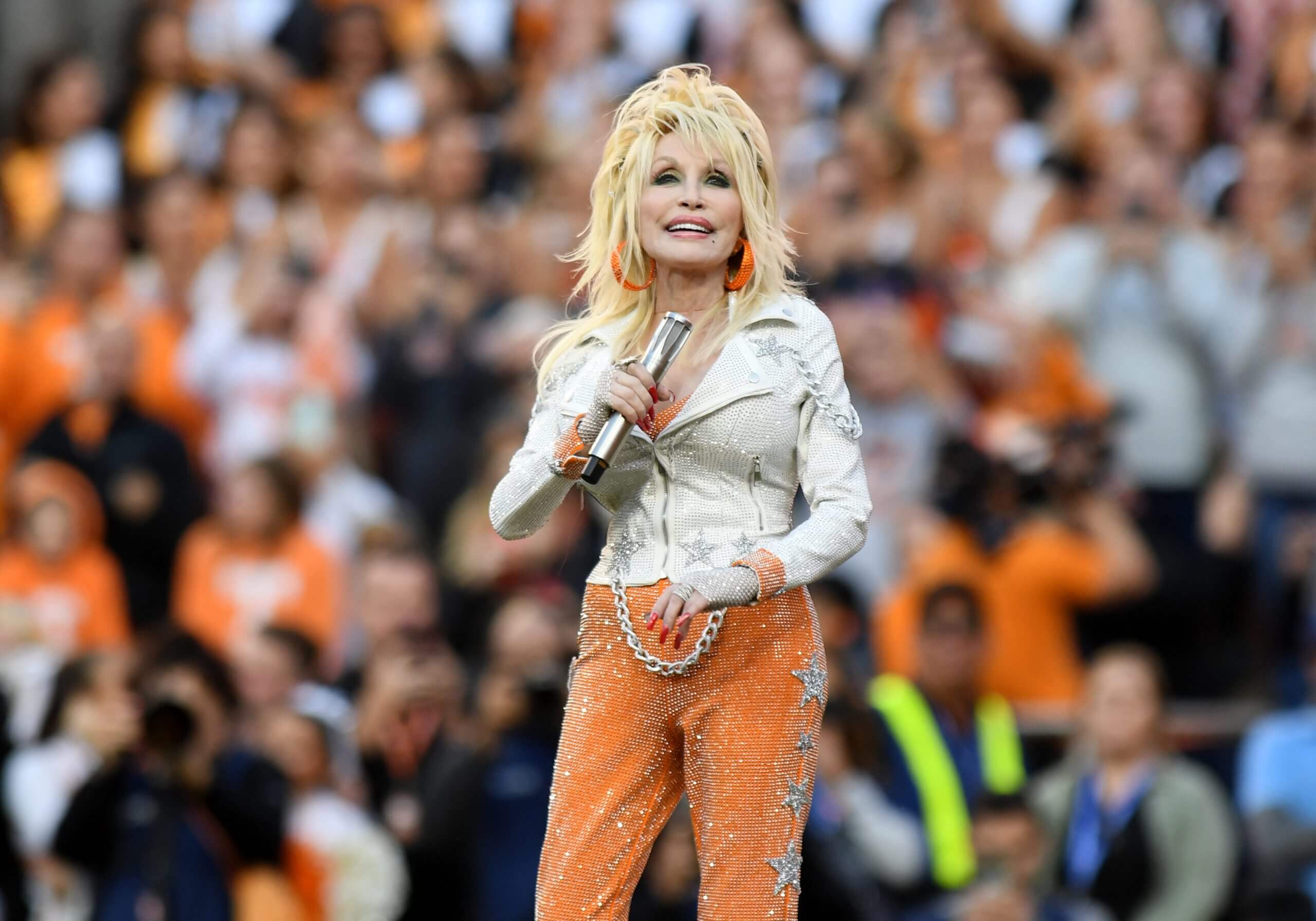 'Queen of east Tennessee': Vols set to honor Dolly Parton with helmet sticker