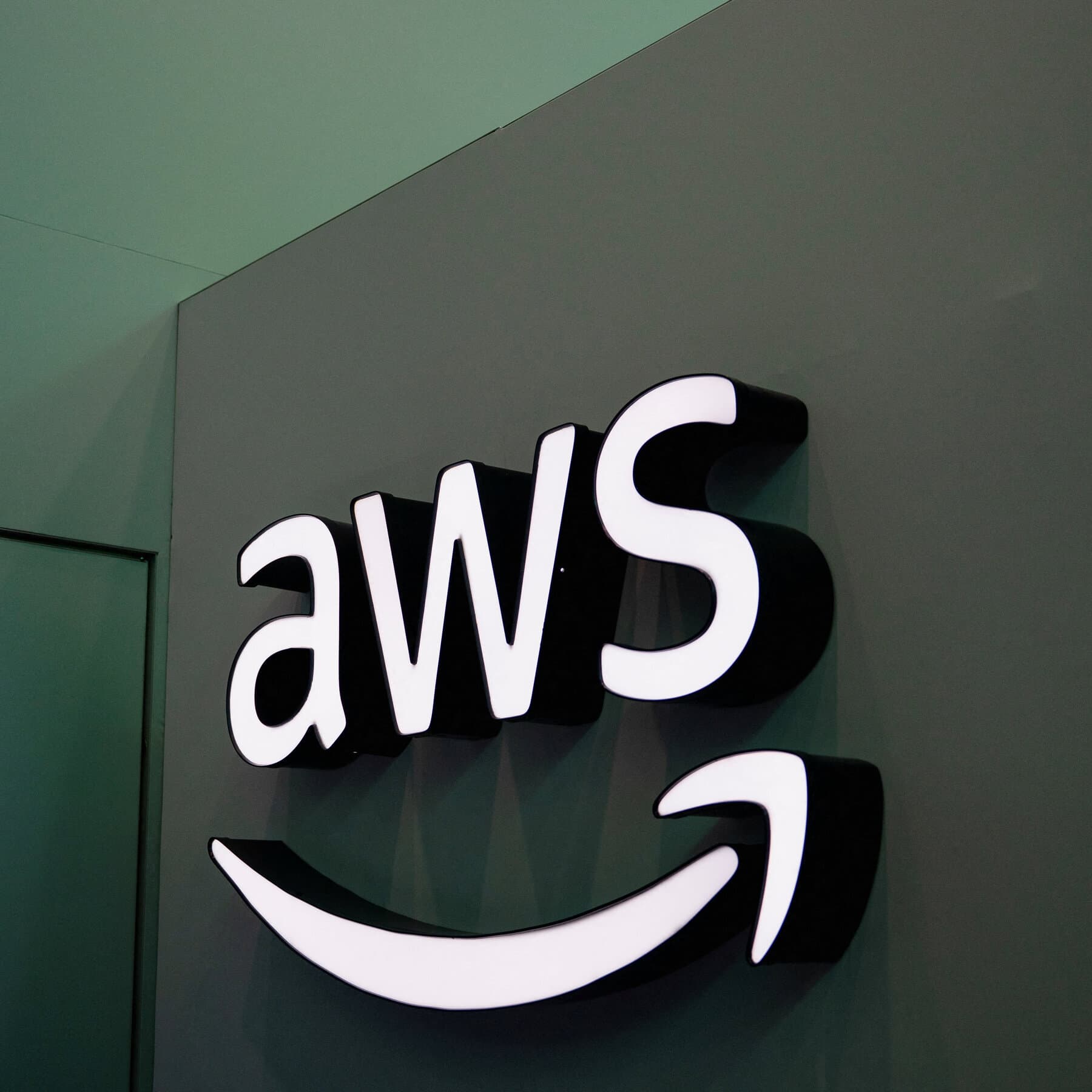 How Amazon Built a Data Center in a California Town Without Anyone Noticing - WSJ