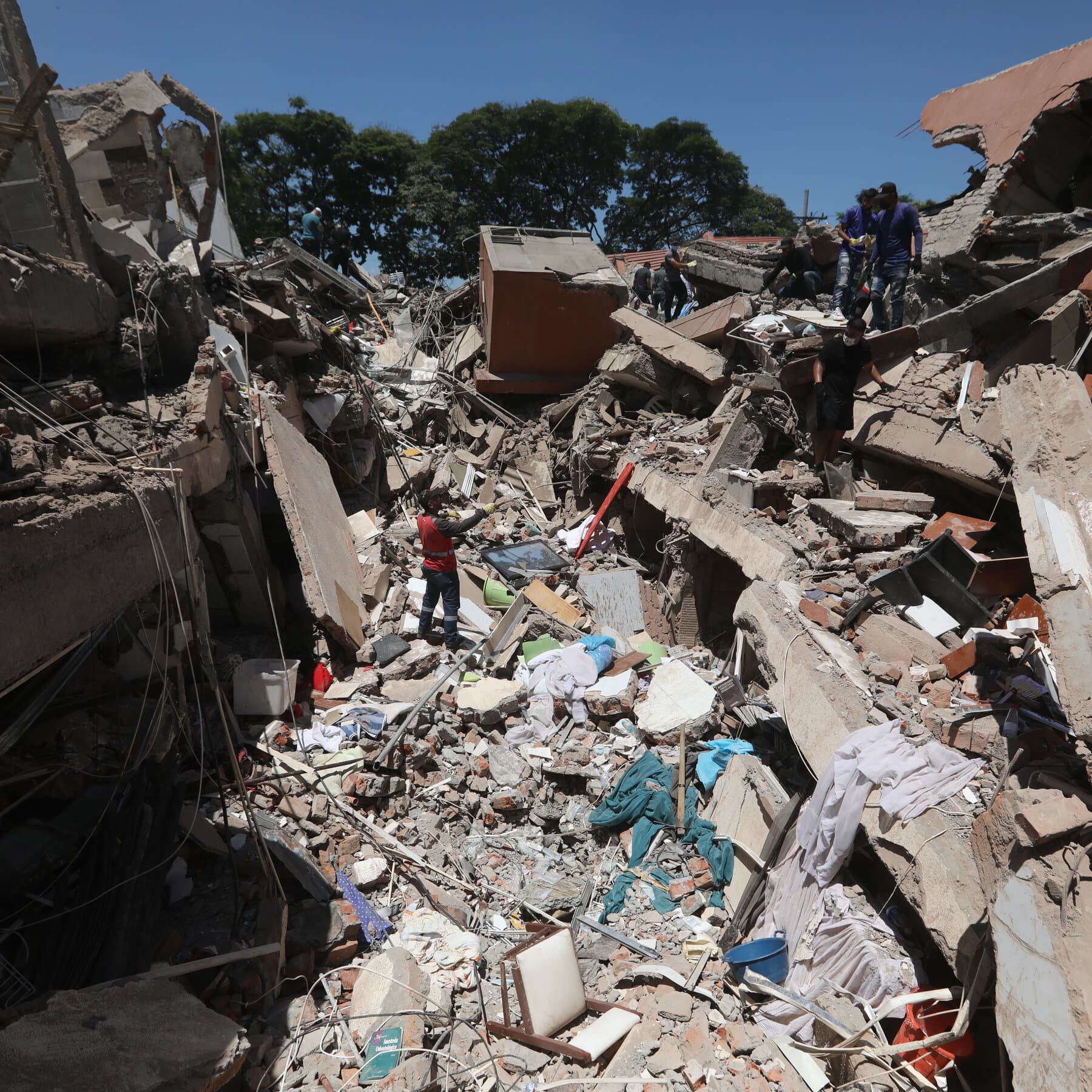 Major Quake Hits Colombia, Killing at Least 111