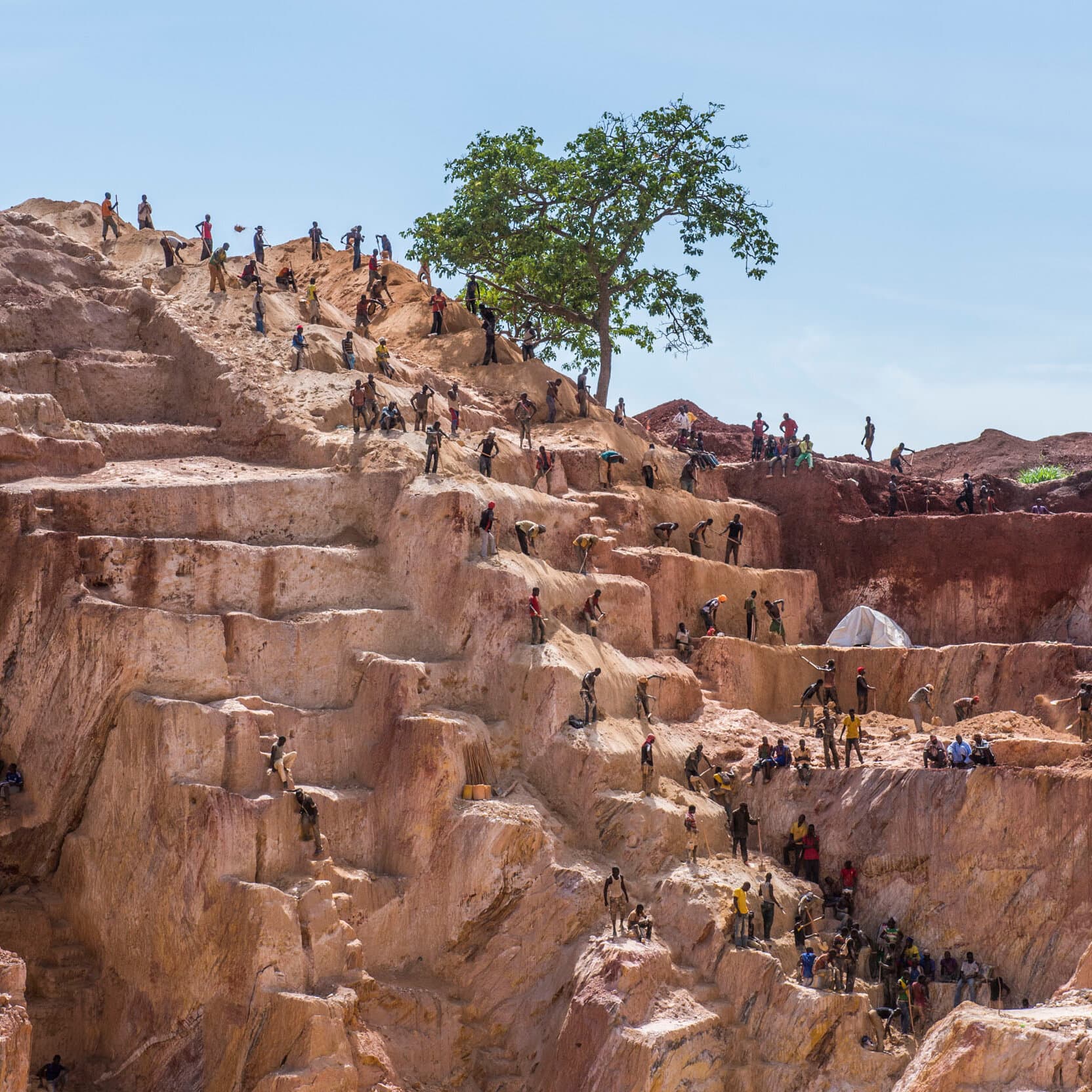 More Than 100 Dead in Central African Republic Gold Mine Collapse