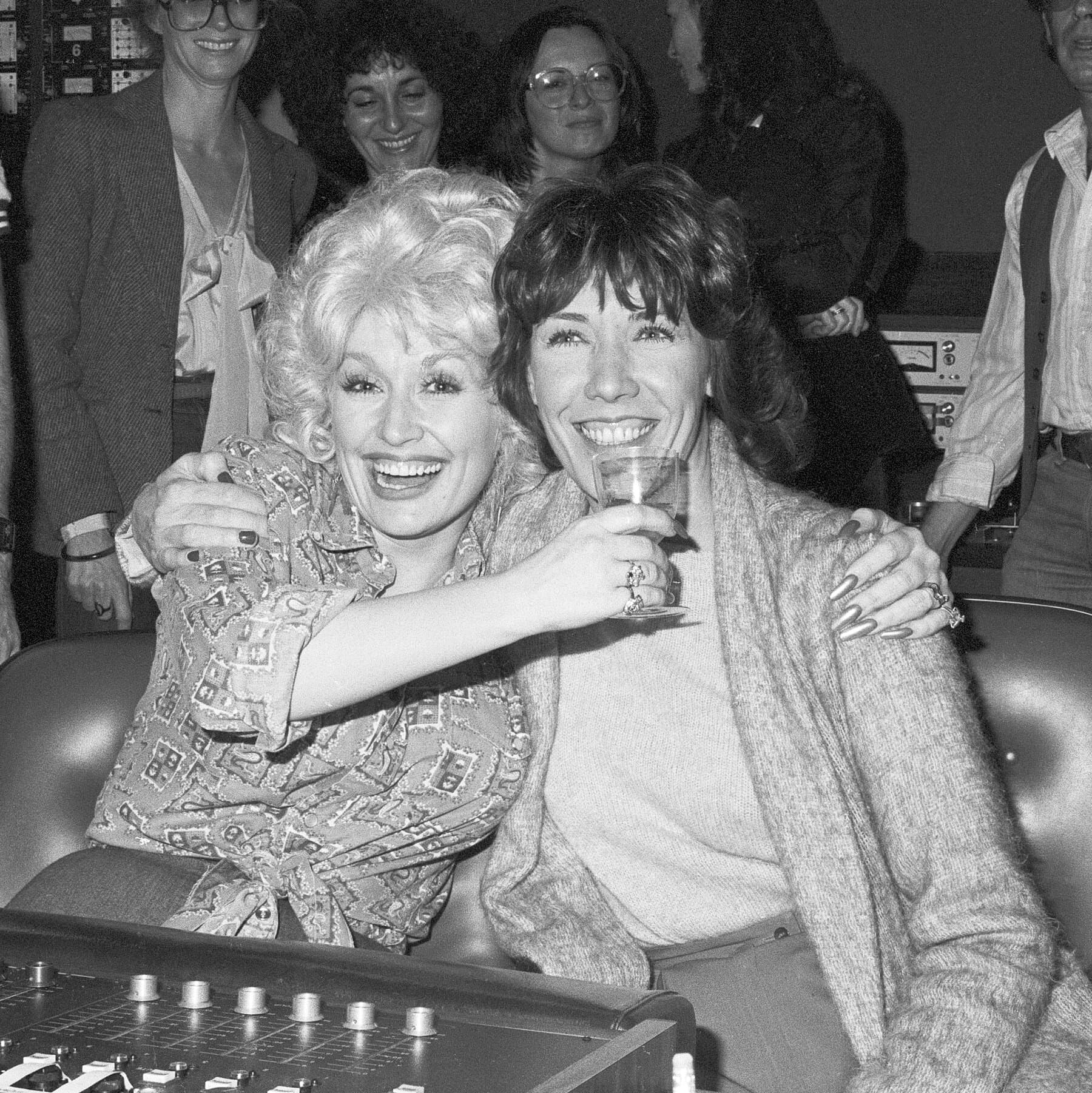 Miley Cyrus, Taylor Swift, Beyoncé and More Mourn Dolly Parton