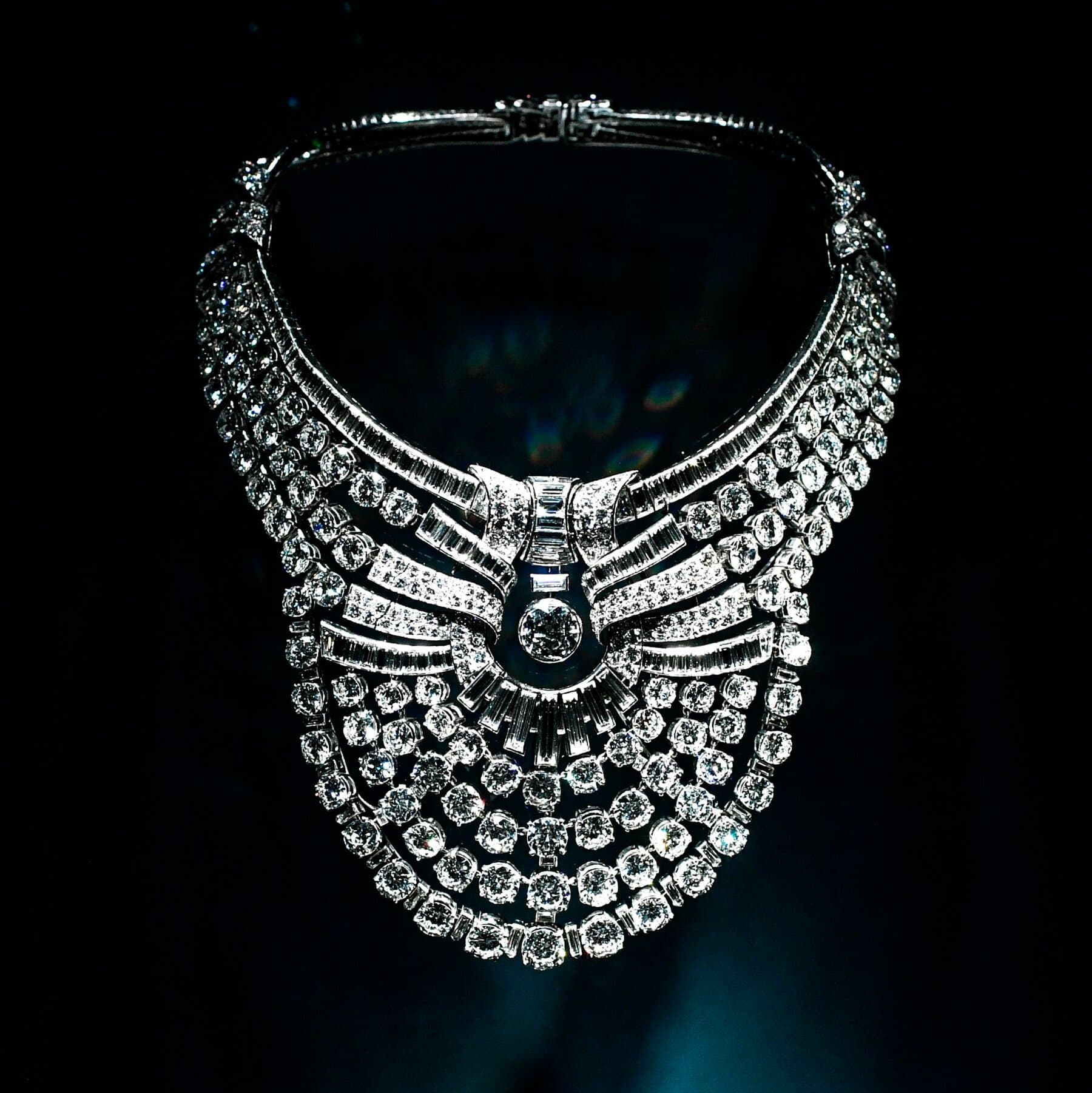 Thieves Smash Museum Case for Diamond Necklace Worth Millions in Vienna