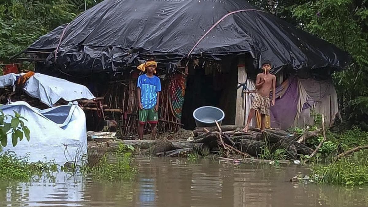 4 dead after heavy rain pounds Chiba Pref. near Tokyo, roads flooded