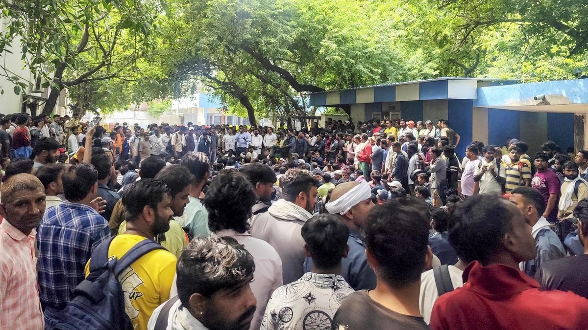 Delhi sanitation workers, auto-tipper drivers stage protest after Kalyanpuri murder, demand ₹1 crore compensation