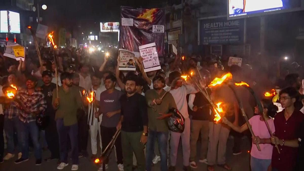 Students continue protests in Ranchi over alleged JPSC, JSSC exam irregularities, demand CBI probe
