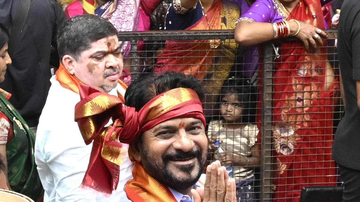 Telangana Chief Minister offers silk robes to Goddess Mahankali on Bonalu; leaders pray for good rains