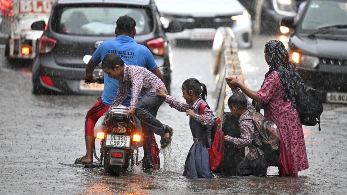 Waterlogging, traffic jams hit Delhi as heavy rain lashes city; red alert issued