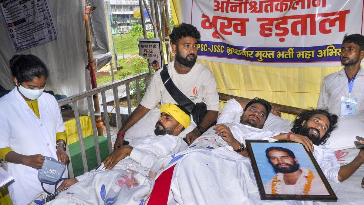 Jharkhand exam stir: Protesters stick to demand for CBI probe into exam anomaly; Jharkhand govt. says 98% demands met