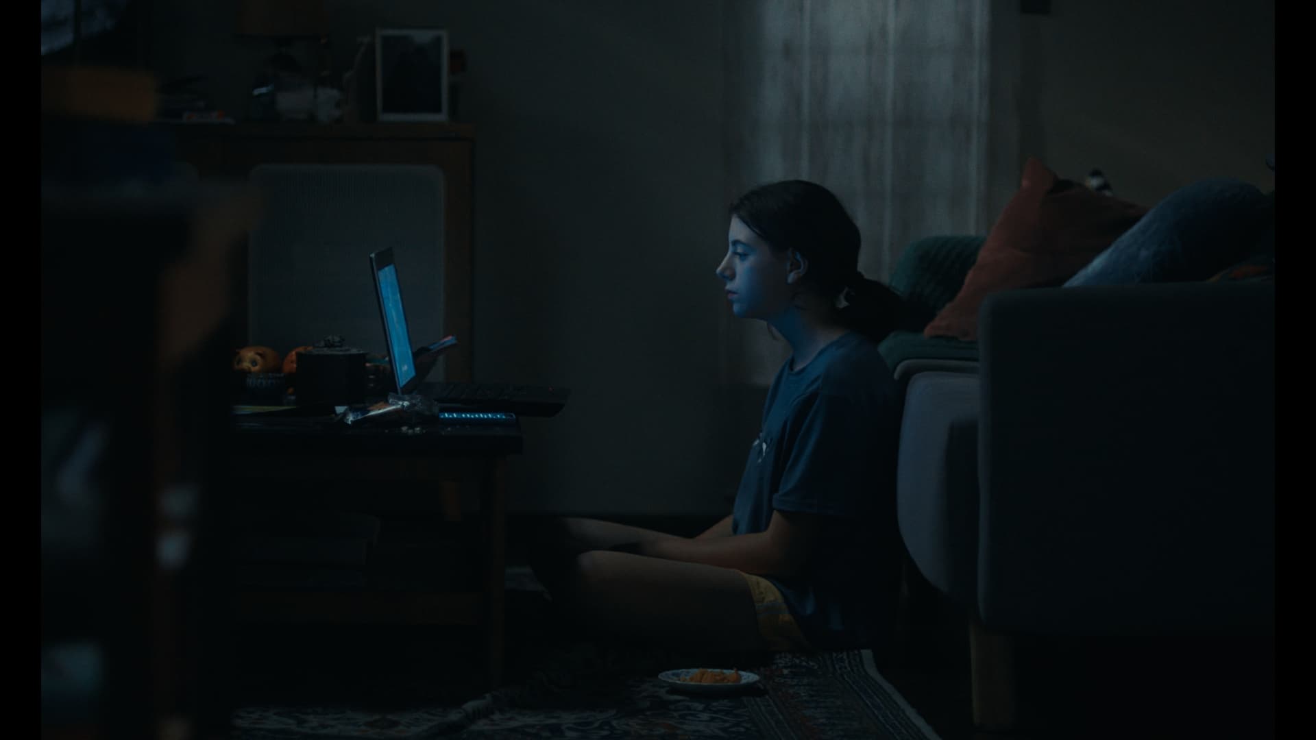‘The Days Off’ Is a “Love Letter to That Internet That No Longer Quite Exists” (Exclusive Locarno Trailer)