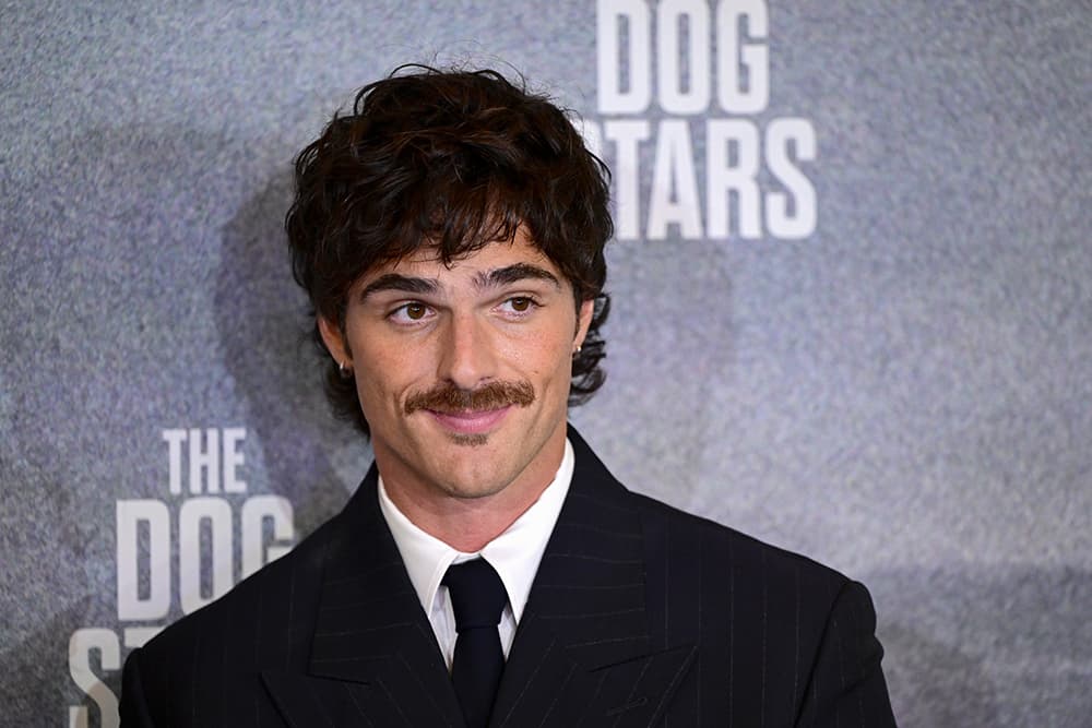 Jacob Elordi Ducks James Bond Question at London World Premiere of Ridley Scott’s ‘The Dog Stars’ When Asked if He’s Been Auditioning: ‘I’m Here on Holiday’