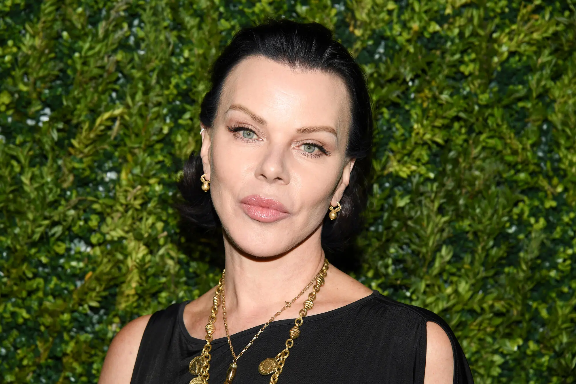 ‘Entourage’ Creator Slams Debi Mazar’s Claims of a “Toxic” Set After Her Second Birth: “Disgusting”