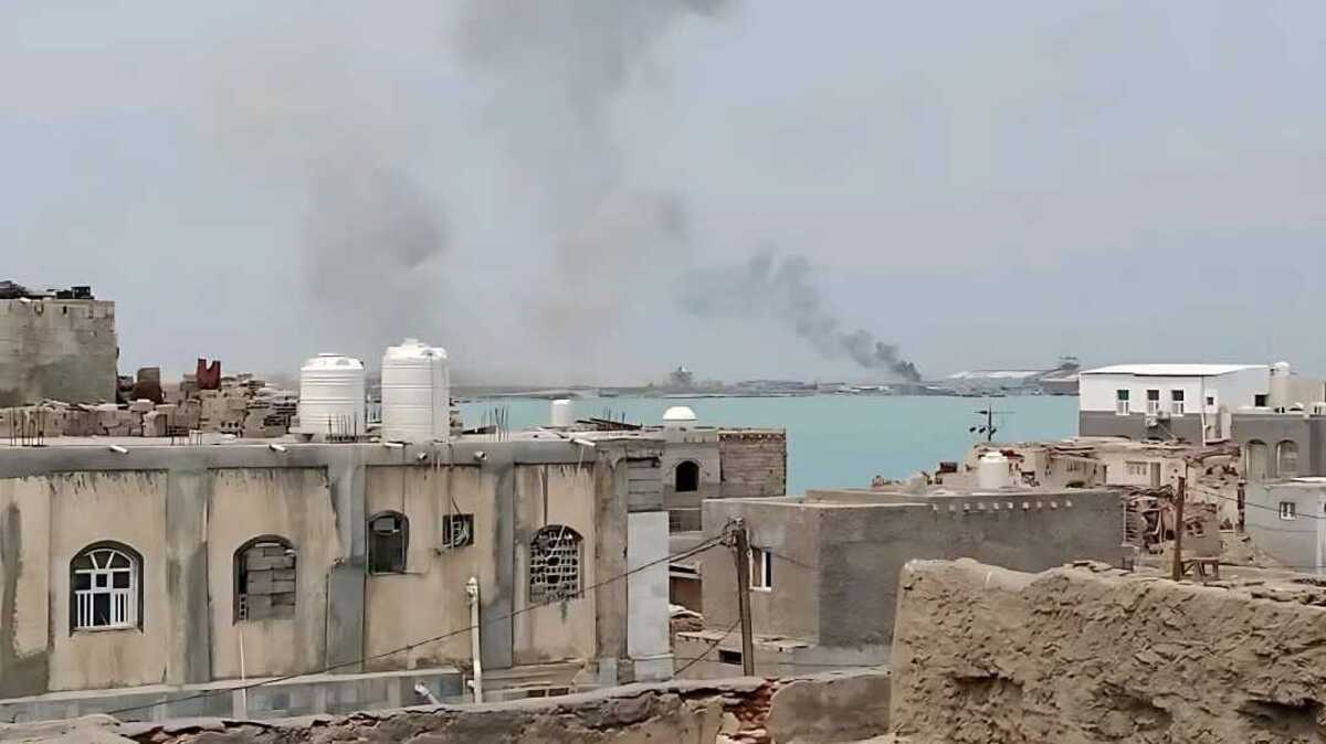 Video: Yemen's Houthis attack port in Mocha