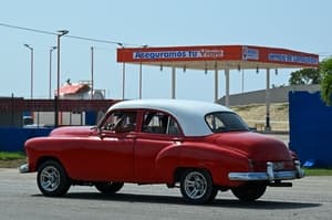 Cuba loosens control of private sector